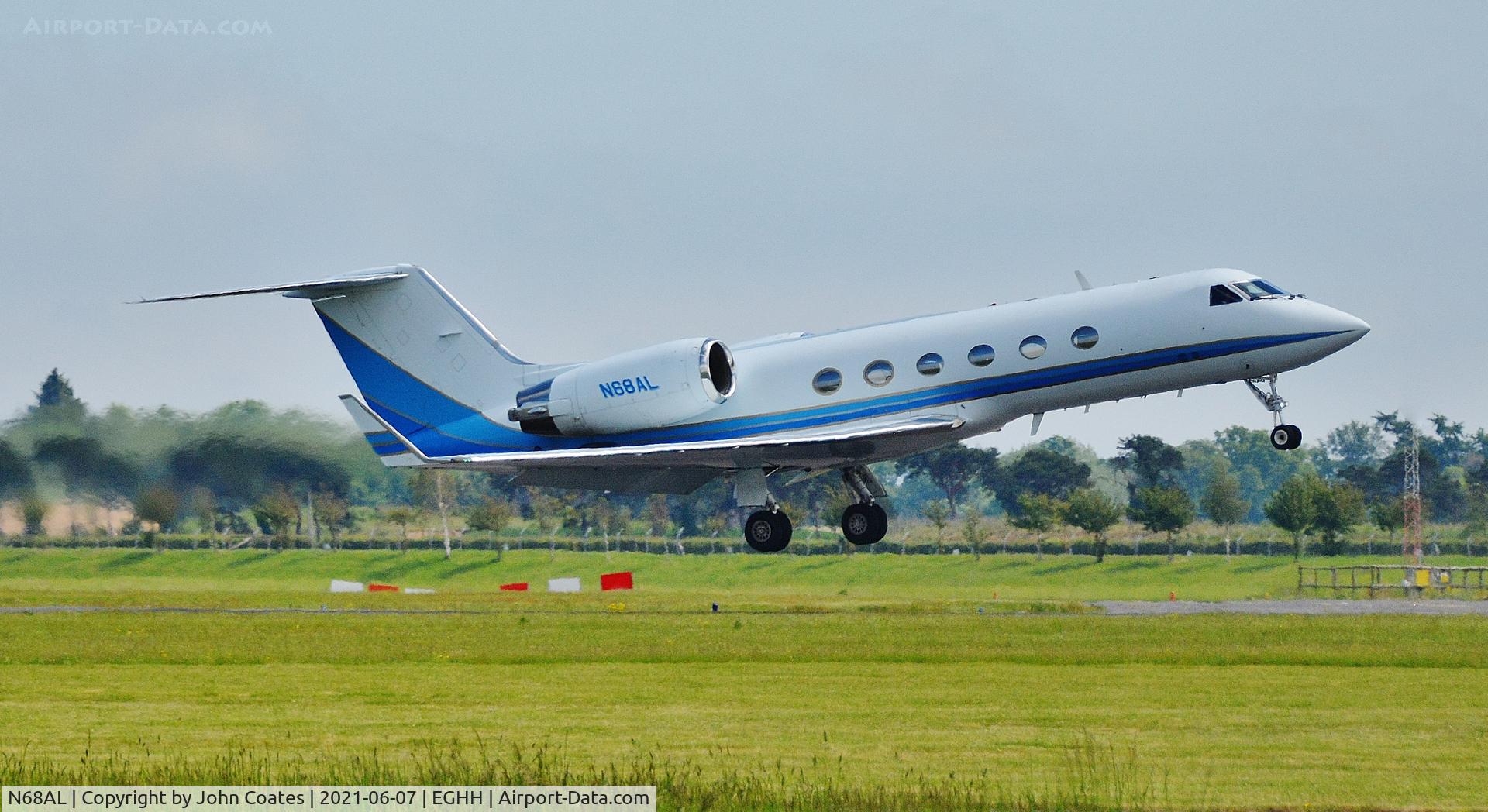N68AL, 1992 Gulfstream Aerospace G-IV C/N 1198, Lifting off 26