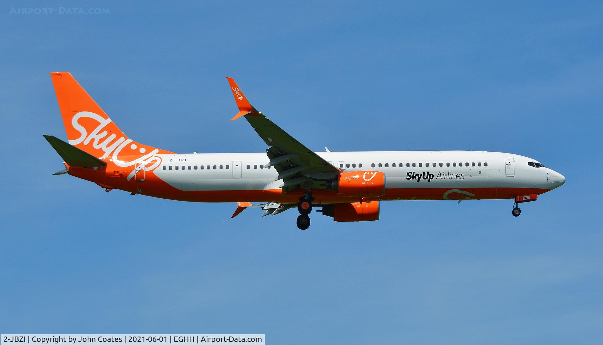 2-JBZI, 2008 Boeing 737-96NER C/N 36539, Finals to 08 air test from Lasham