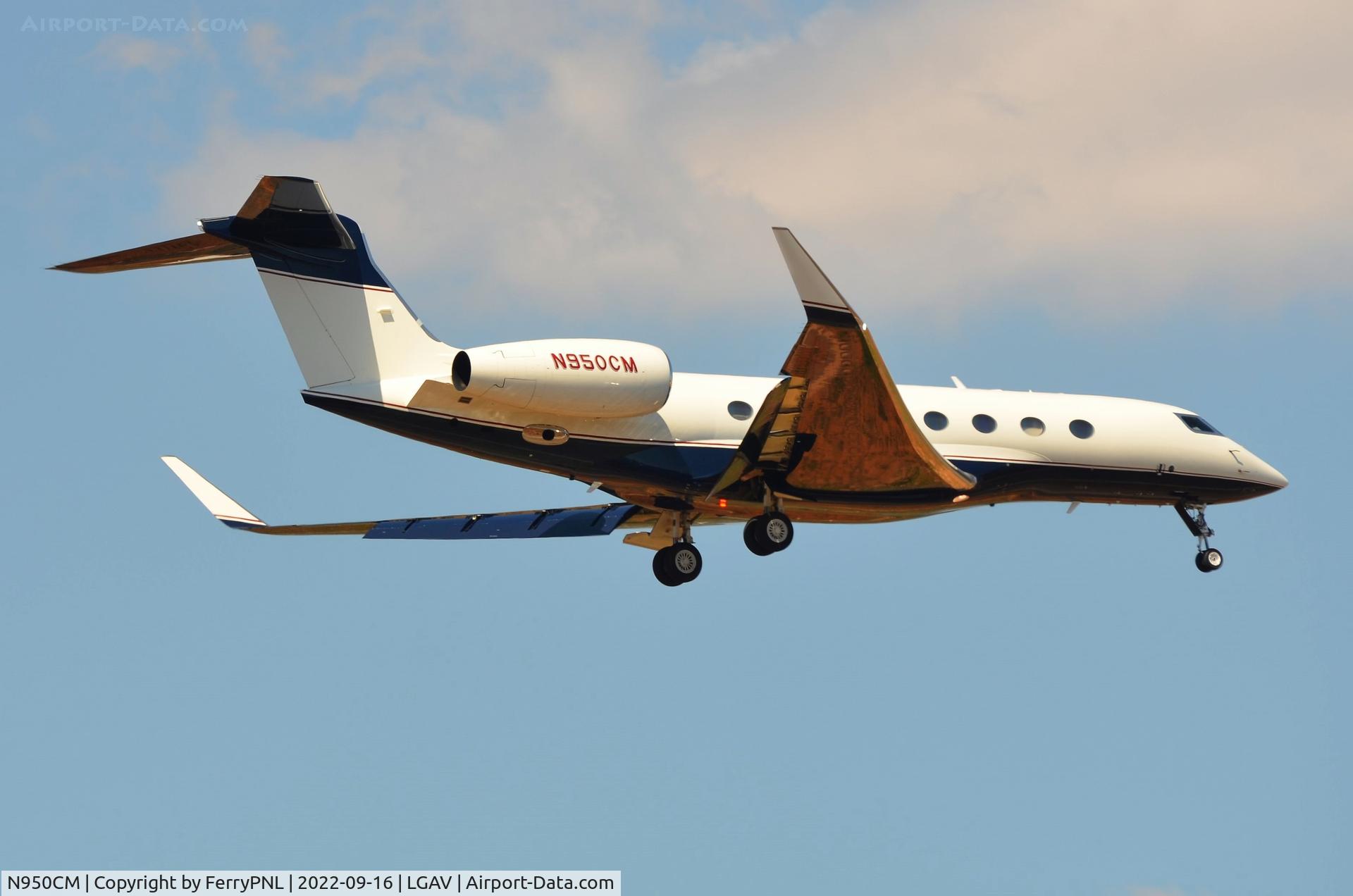 N950CM, 2016 Gulfstream G-VI (G650ER) C/N 6270, Oaktree Capital Management G650ER landing