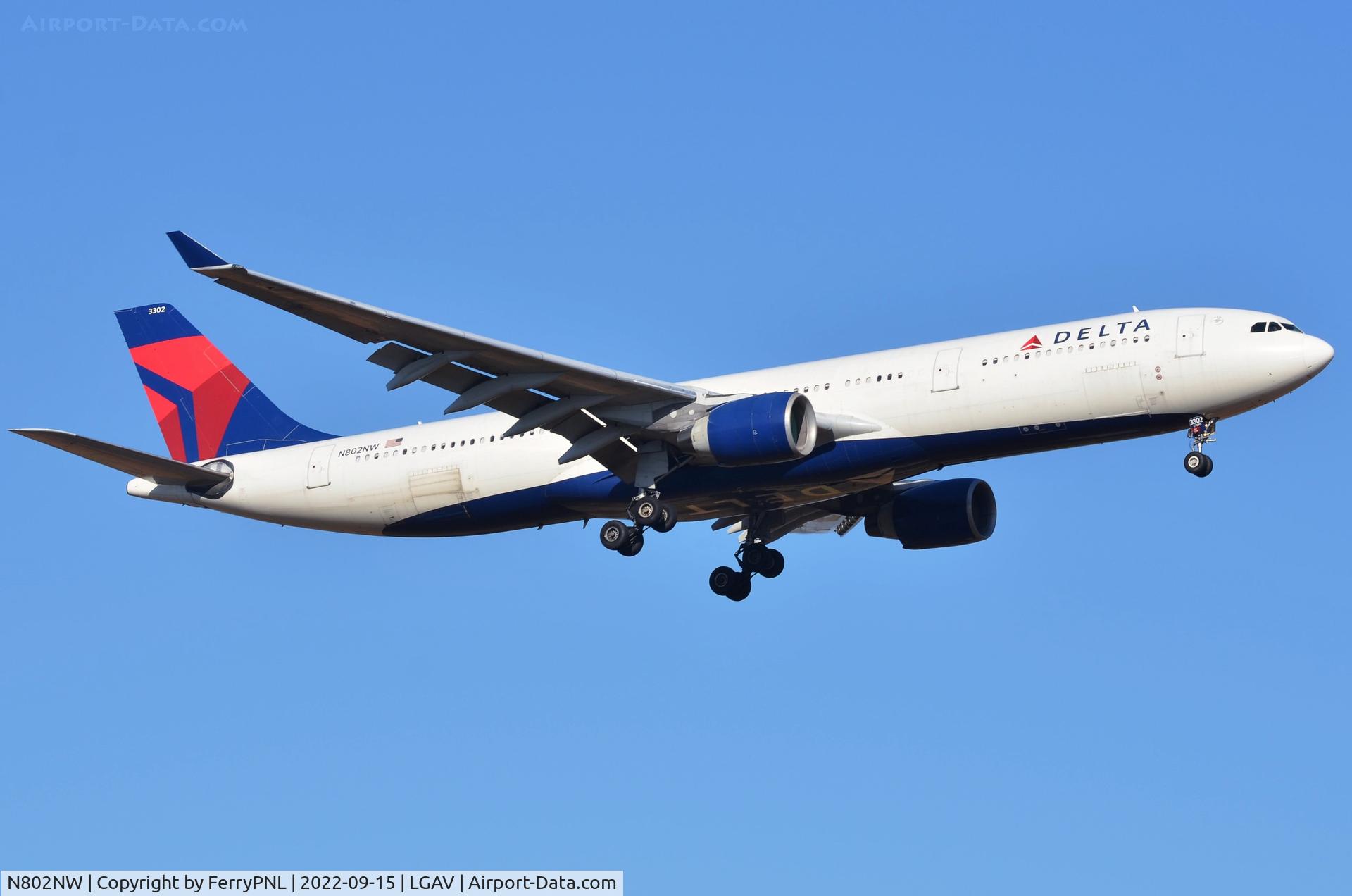 N802NW, 2003 Airbus A330-323 C/N 0533, Landing of Delta A333