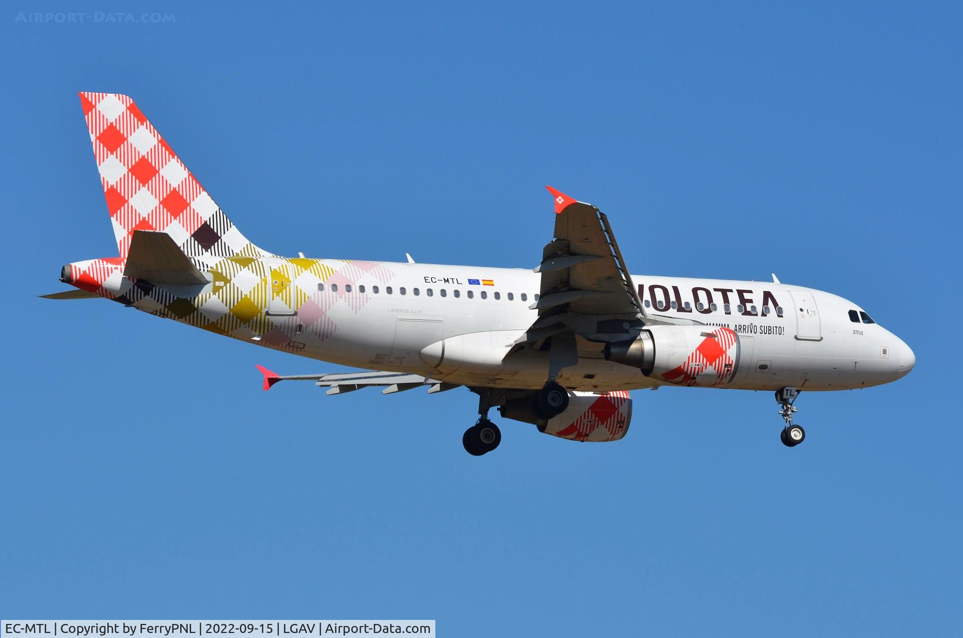 EC-MTL, 2003 Airbus A319-111 C/N 2053, Landing of Volotea A319