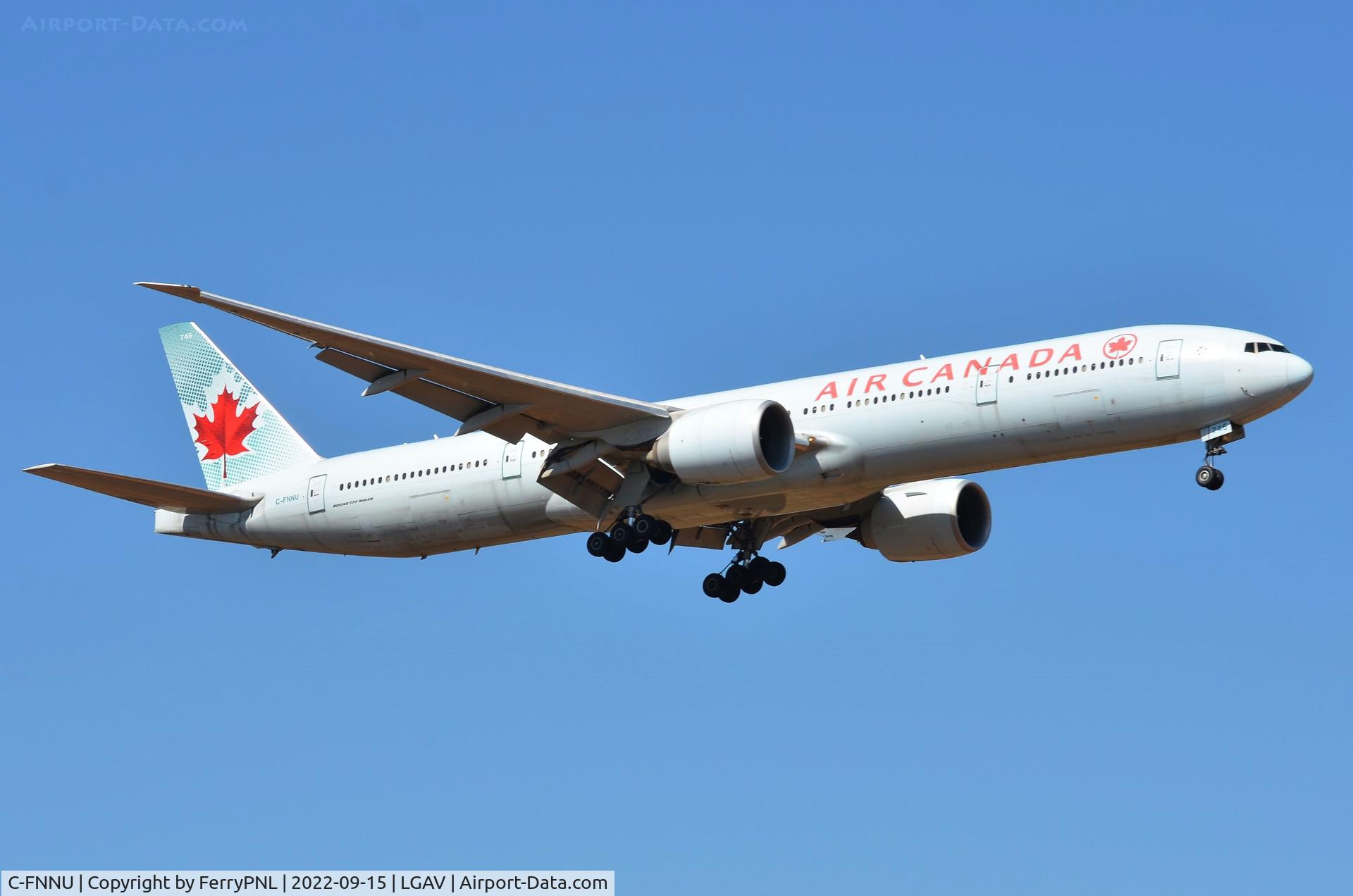 C-FNNU, 2013 Boeing 777-333/ER C/N 43249, Air Canada B773 landing