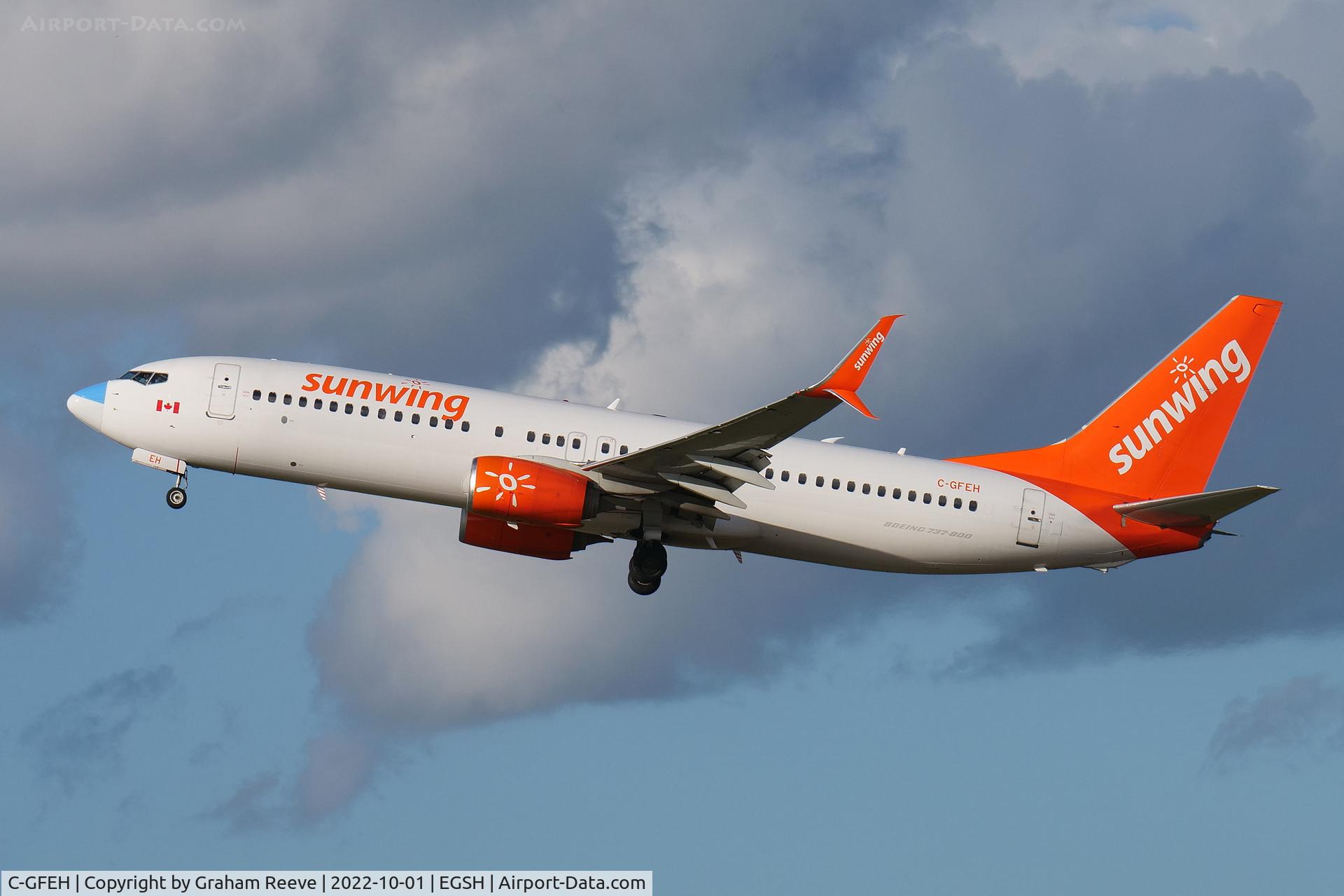 C-GFEH, 2015 Boeing 737-8GS C/N 41608, Departing from Norwich.