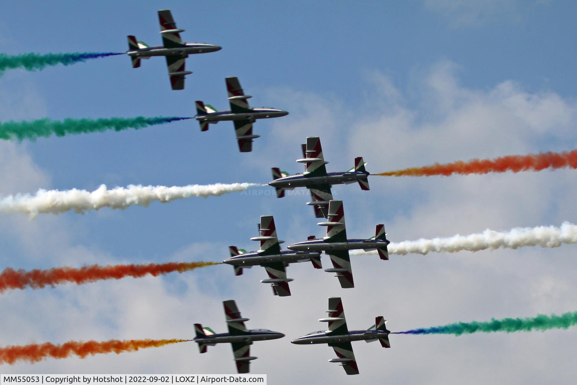 MM55053, Aermacchi MB-339PAN C/N 6847/187/AA084, Formation crossover