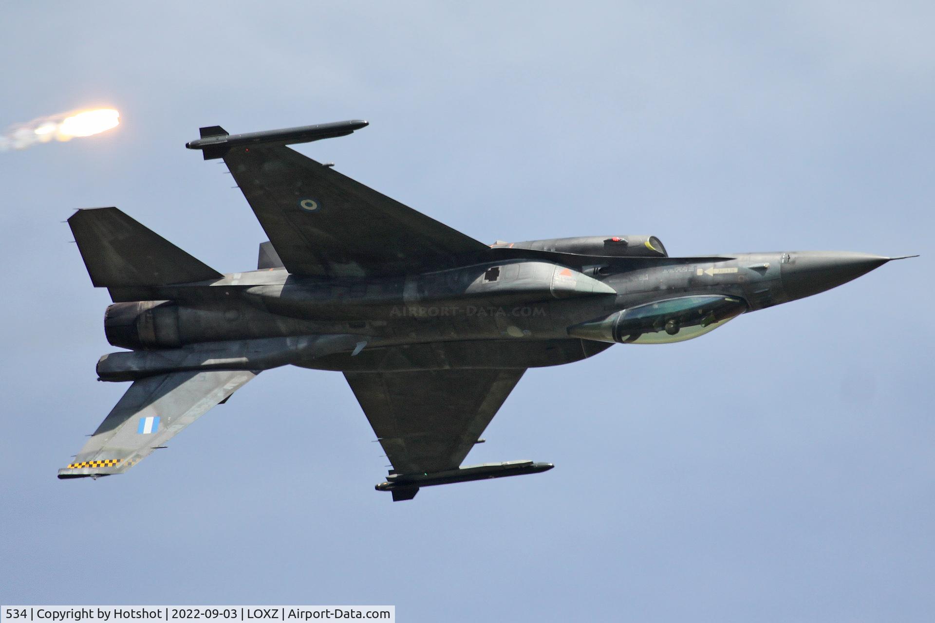 534, Lockheed Martin F-16C Block 52 C/N XK-35, Firing flares inverted