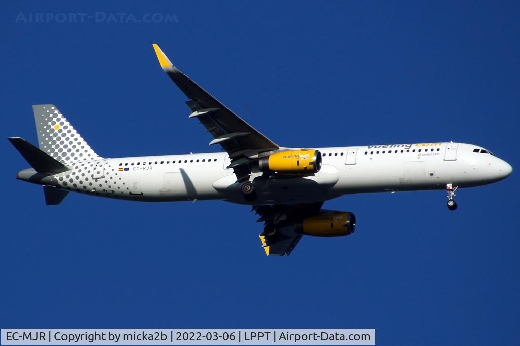 EC-MJR, 2016 Airbus A321-231 C/N 6933, Landing
