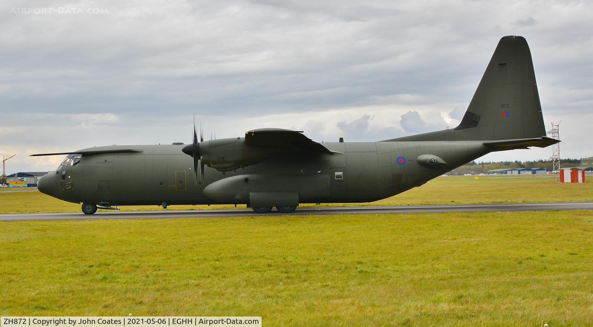 ZH872, 1997 Lockheed Martin C-130J-30 Hercules C.4 C/N 382-5456, Taxiing to depart