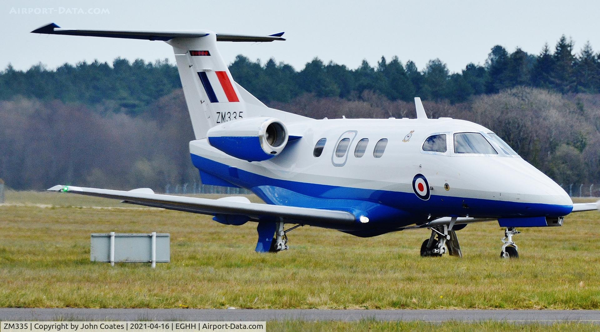 ZM335, 2017 Embraer EMB-500 Phenom 100 C/N 50000380, Taxiing to depart