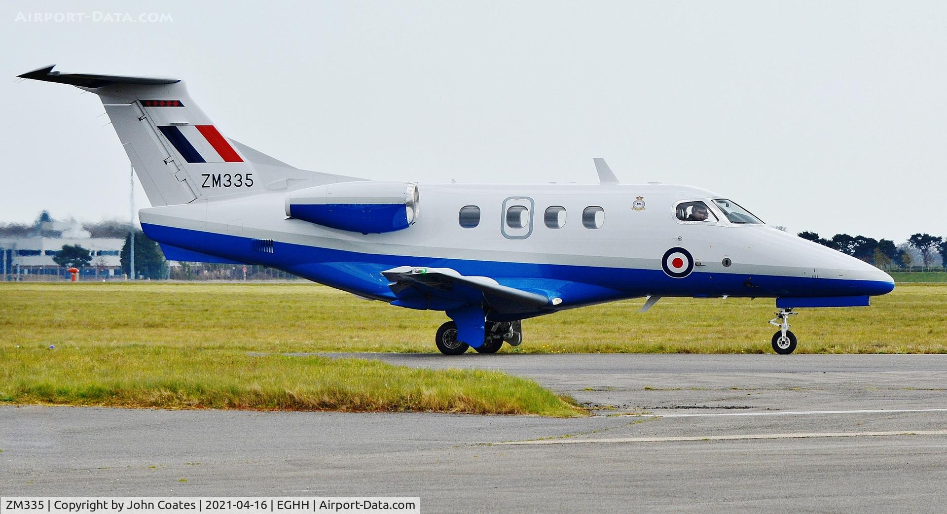 ZM335, 2017 Embraer EMB-500 Phenom 100 C/N 50000380, Taxiing to depart