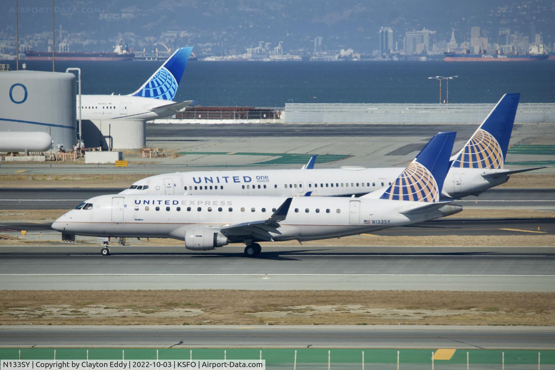 N133SY, 2015 Embraer 175LR (ERJ-170-200LR) C/N 17000452, SFO 2022.