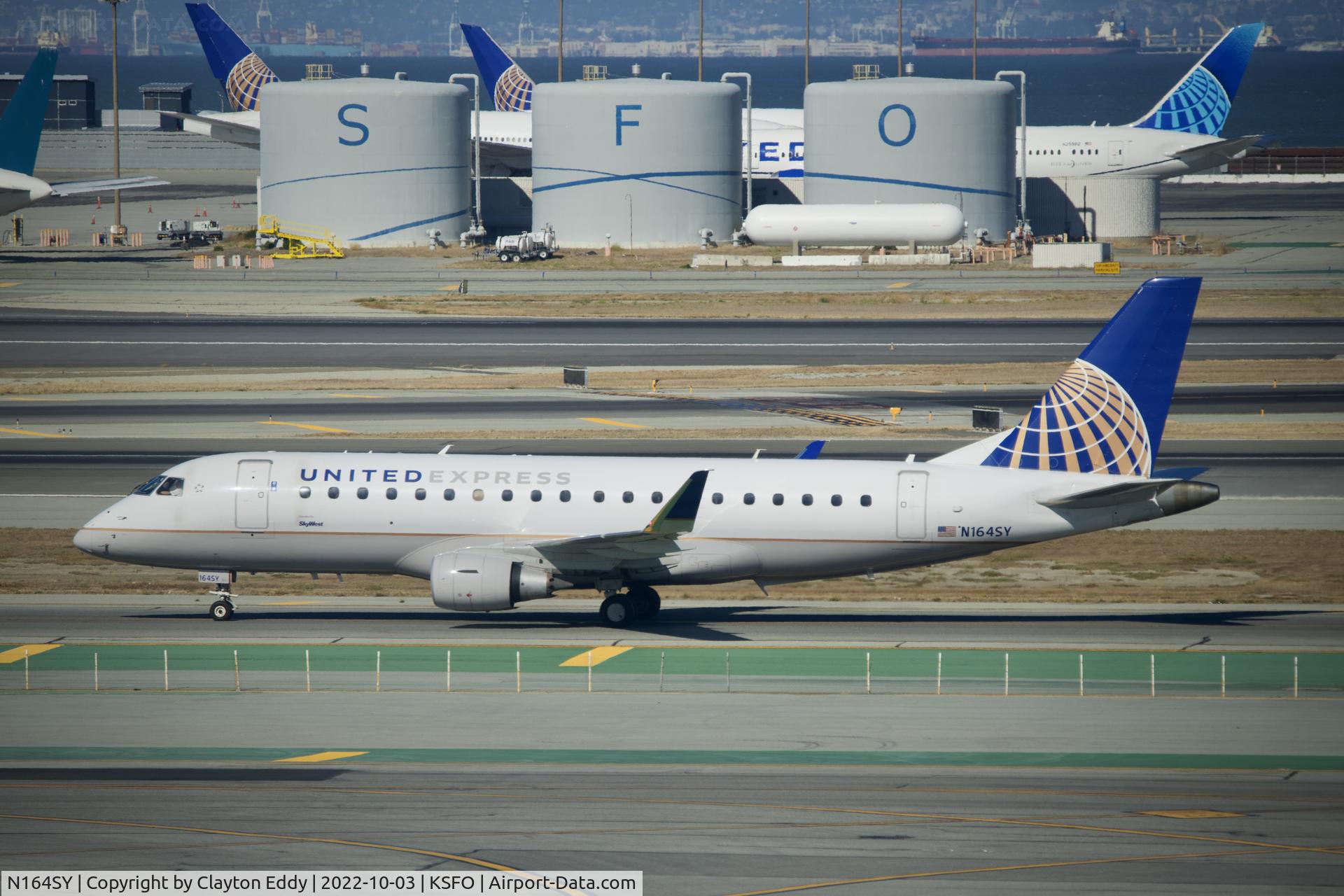 N164SY, 2016 Embraer 175LR (ERJ-170-200LR) C/N 17000603, SFO 2022.