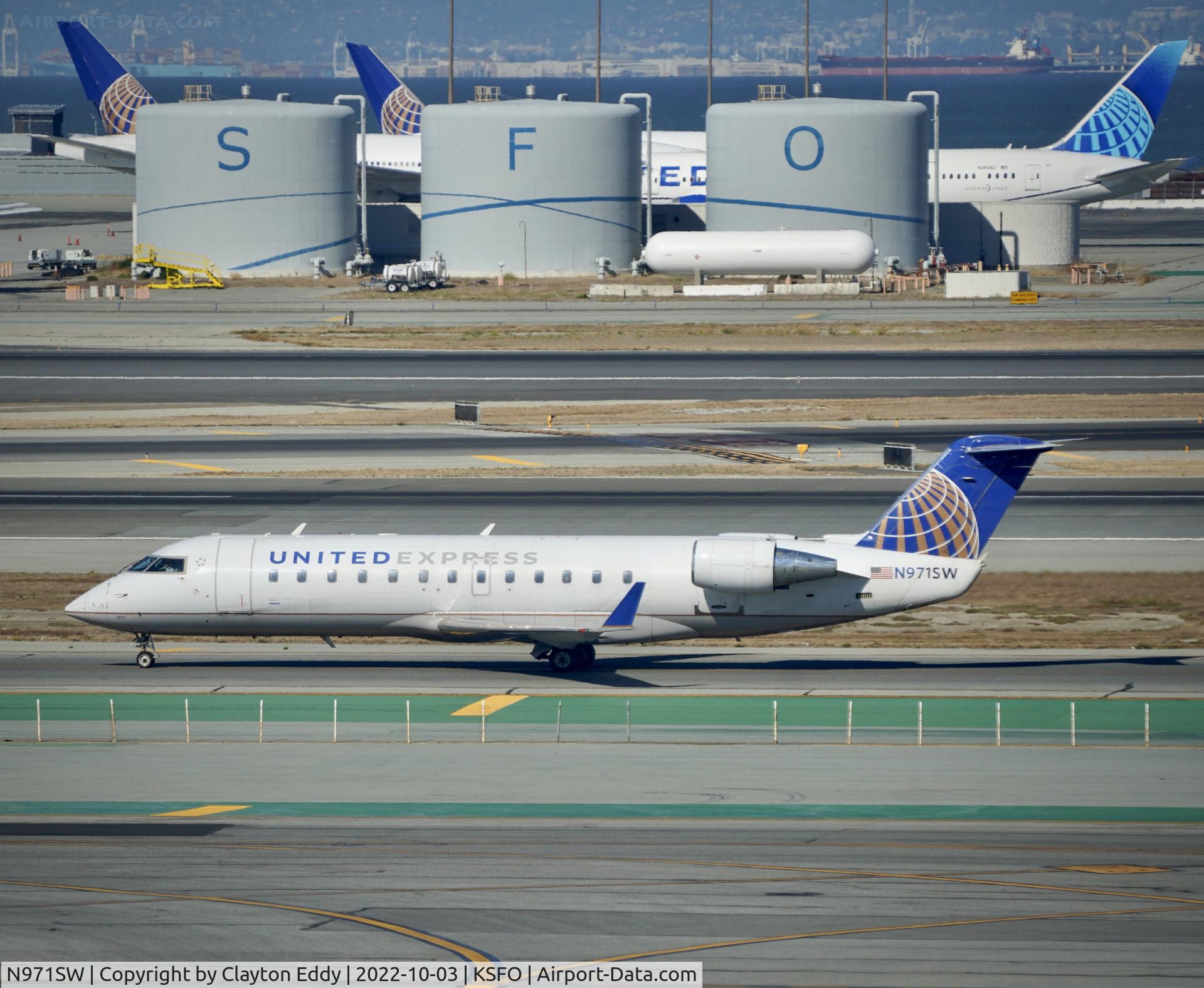 N971SW, 2004 Canadair CL-600-2B19 Regional Jet CRJ-200LR C/N 7947, SFO 2022.