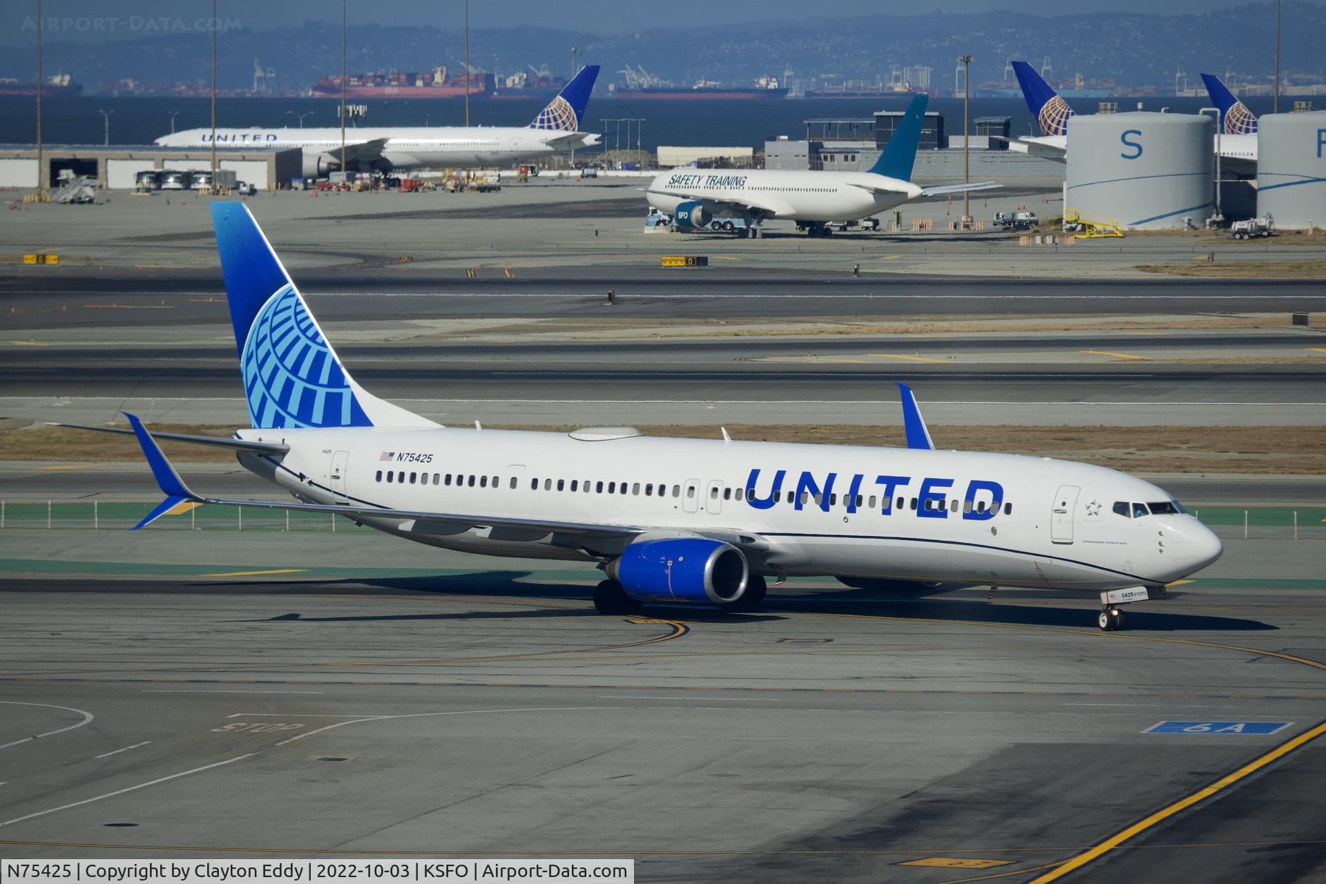 N75425, 2008 Boeing 737-924/ER C/N 33460, SFO 2022.