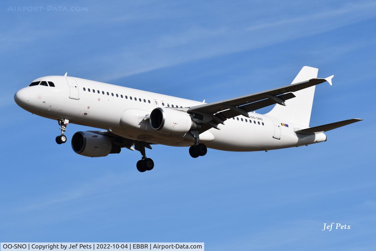OO-SNO, 2009 Airbus A320-216 C/N 3831, Short final at Brussels Airport.