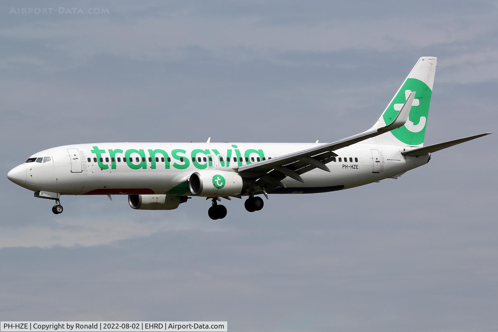 PH-HZE, 1999 Boeing 737-8K2 C/N 28377, at 16hoven