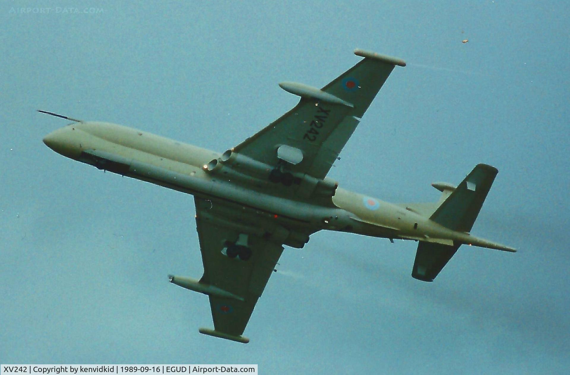 XV242, Hawker Siddeley Nimrod MR.2 C/N 8017, At the 1989 Abingdon air show.
