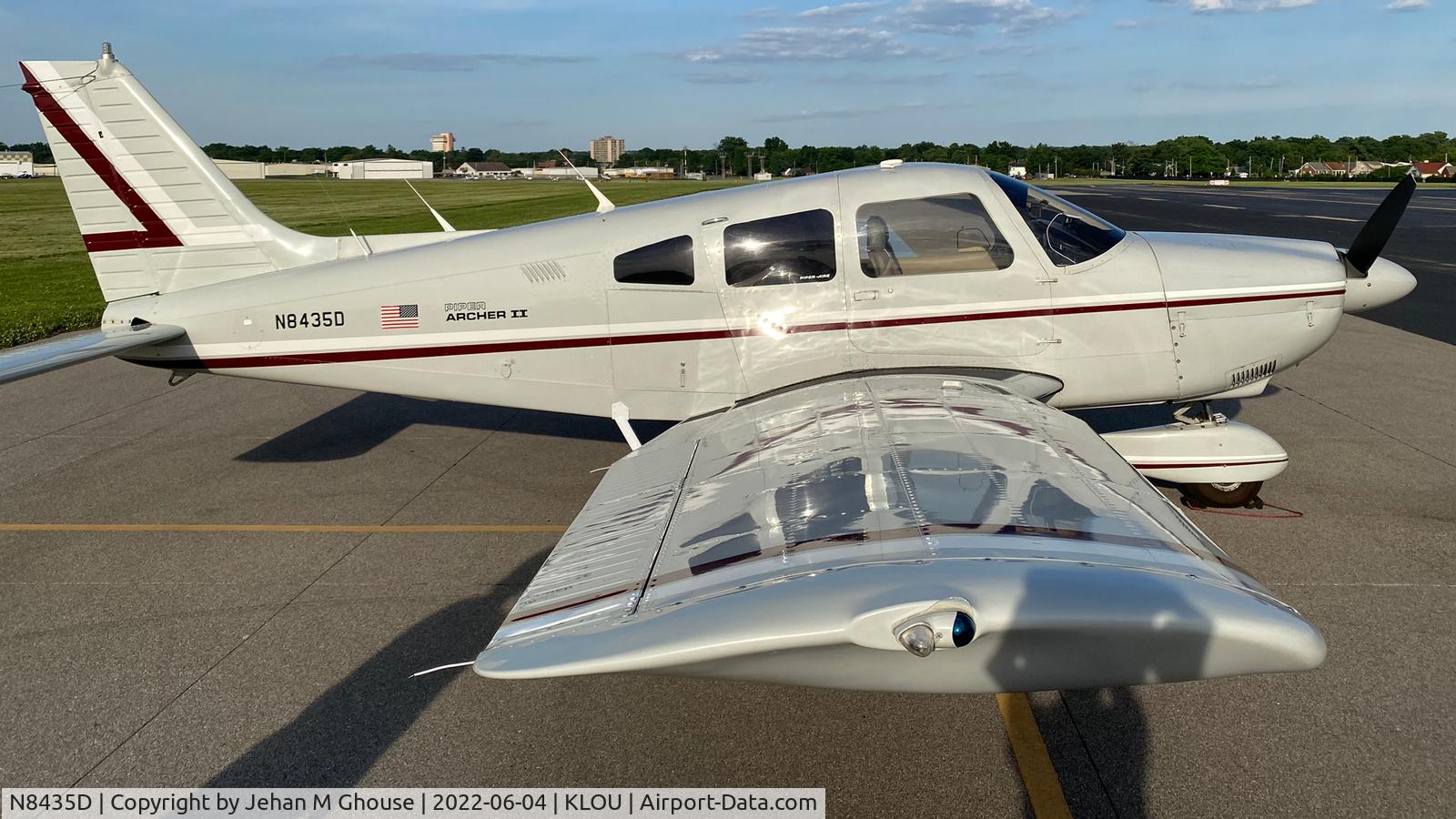 N8435D, 1981 Piper PA-28-181 Cherokee Archer II C/N 28-8290001, At Bowman Field, Louisville, Kentucky, USA.