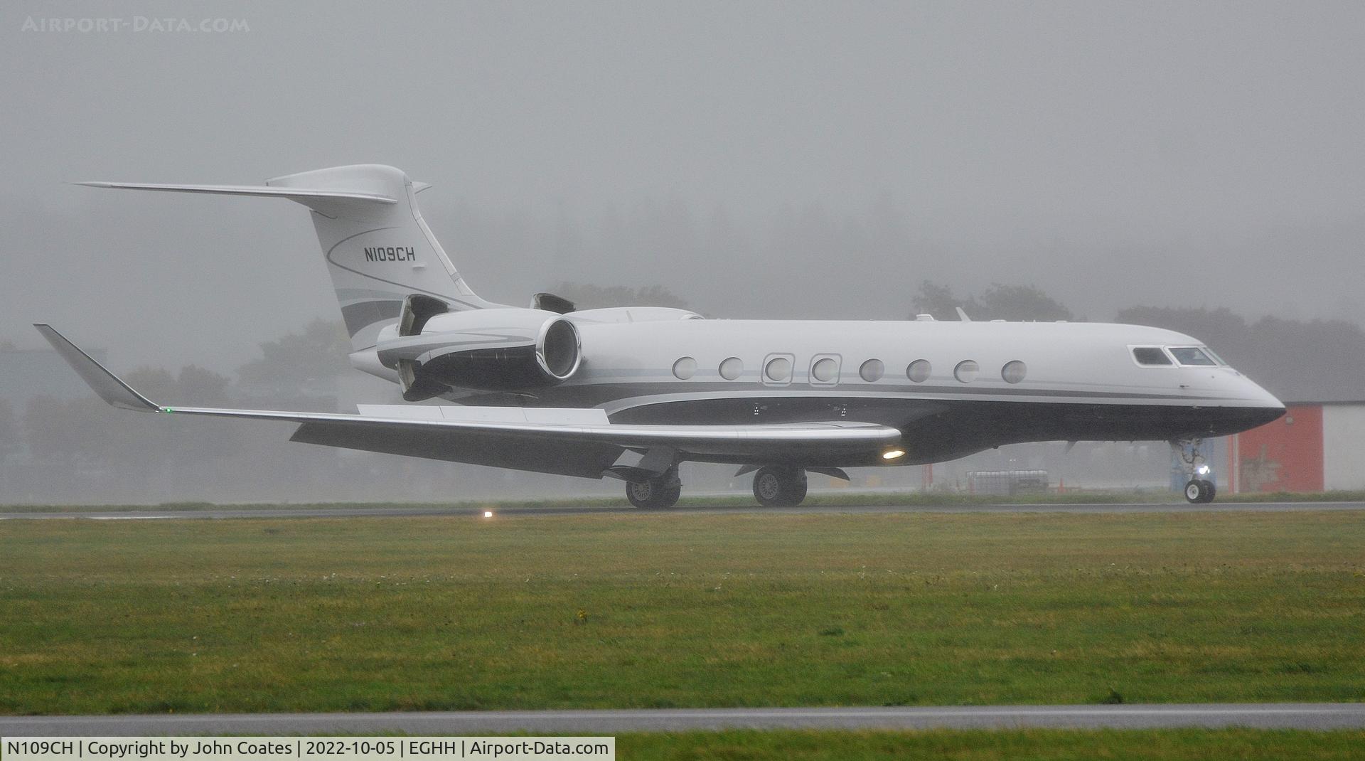 N109CH, Gulfstream G650 ER C/N 6462, Arriving in bad weather