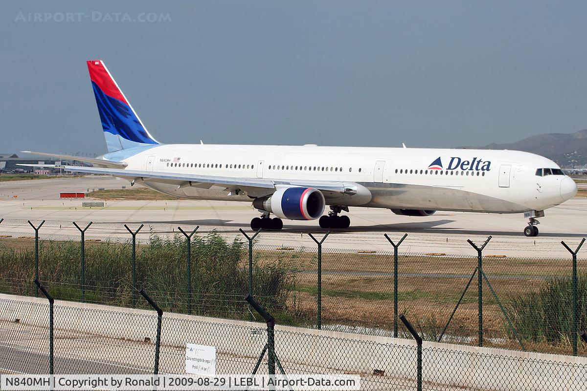N840MH, 2001 Boeing 767-432/ER C/N 29718, at bcn