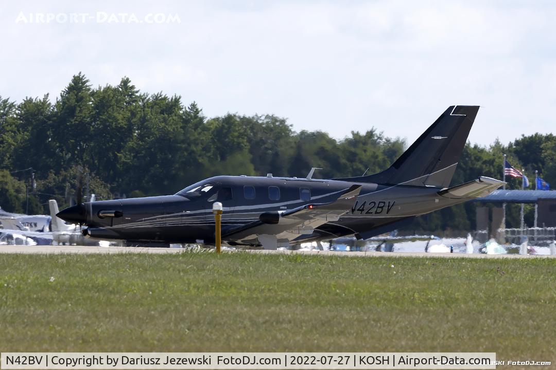 N42BV, Rutan VariEze C/N 1210, Socata TBM-700  C/N 1419, N42BV