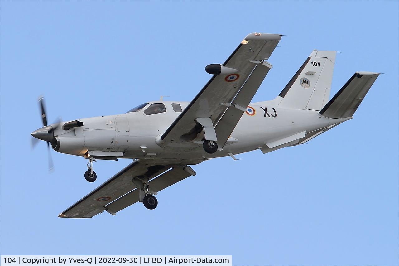 104, Socata TBM-700A C/N 104, Socata TBM-700A, On final rwy 23, Bordeaux Mérignac airport (LFBD-BOD)