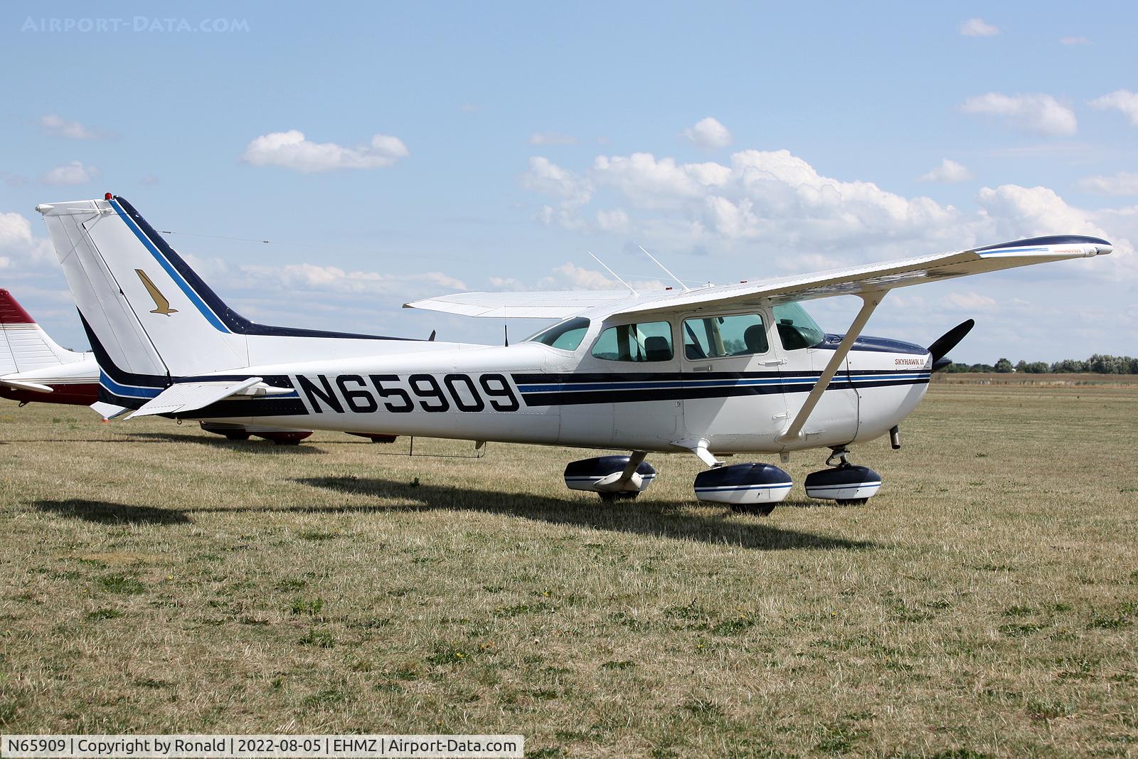 N65909, 1983 Cessna 172P Skyhawk II C/N 17275920, at ehmz