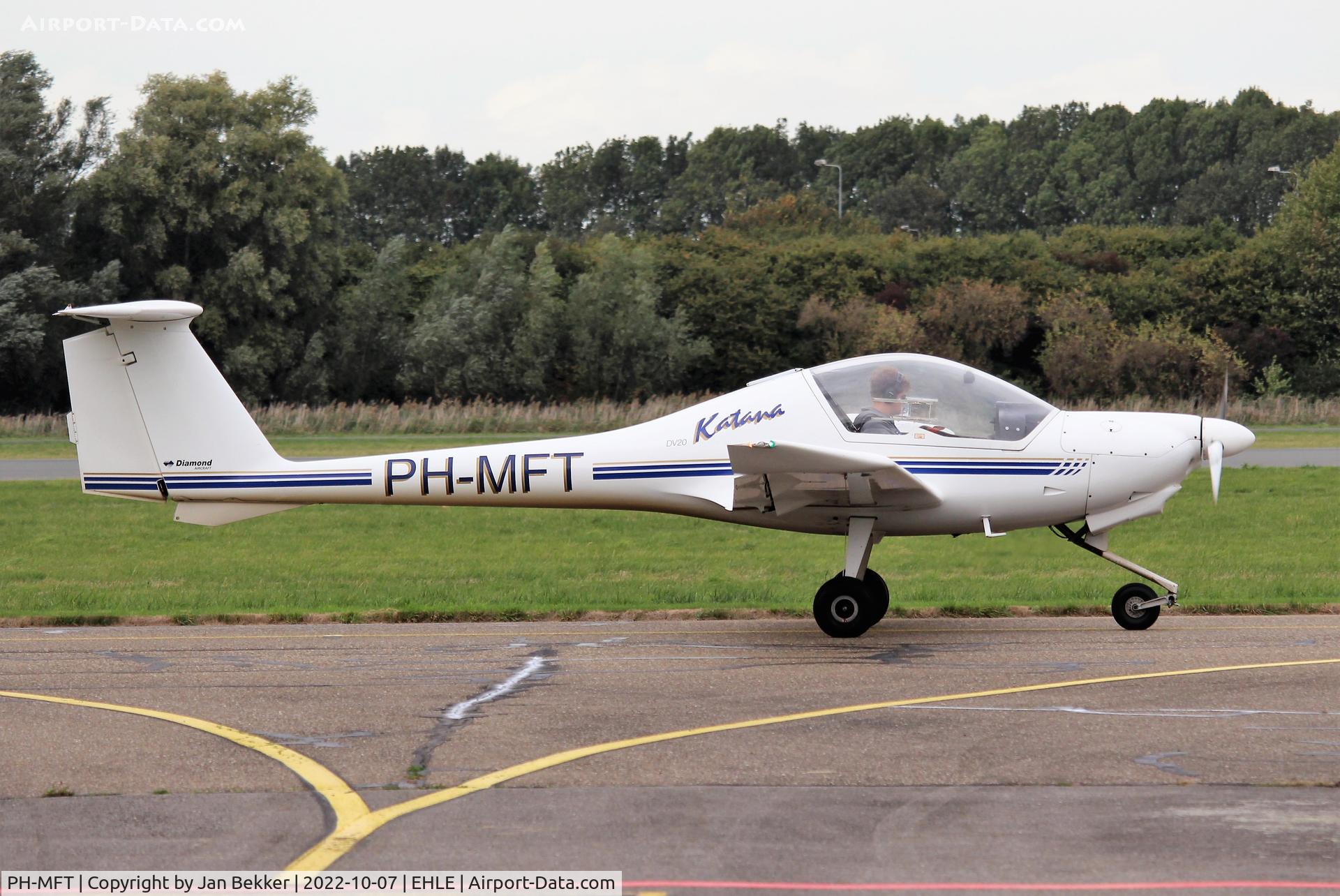 PH-MFT, 1996 HOAC DV-20-100 C/N 20155, Lelystad Airport