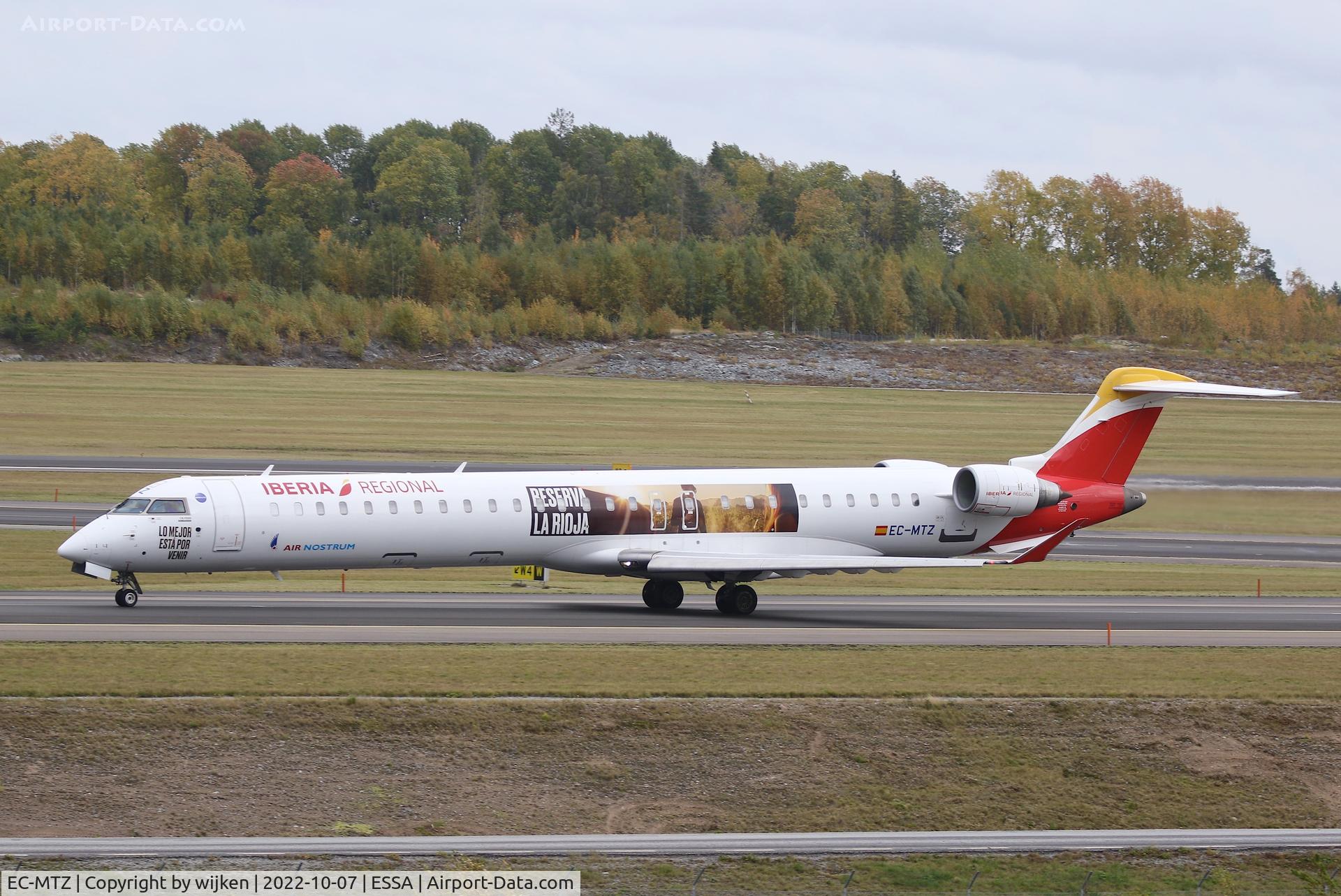 EC-MTZ, 2018 Bombardier CRJ-1000 (CL-600-2E25) C/N 19060, TWY W