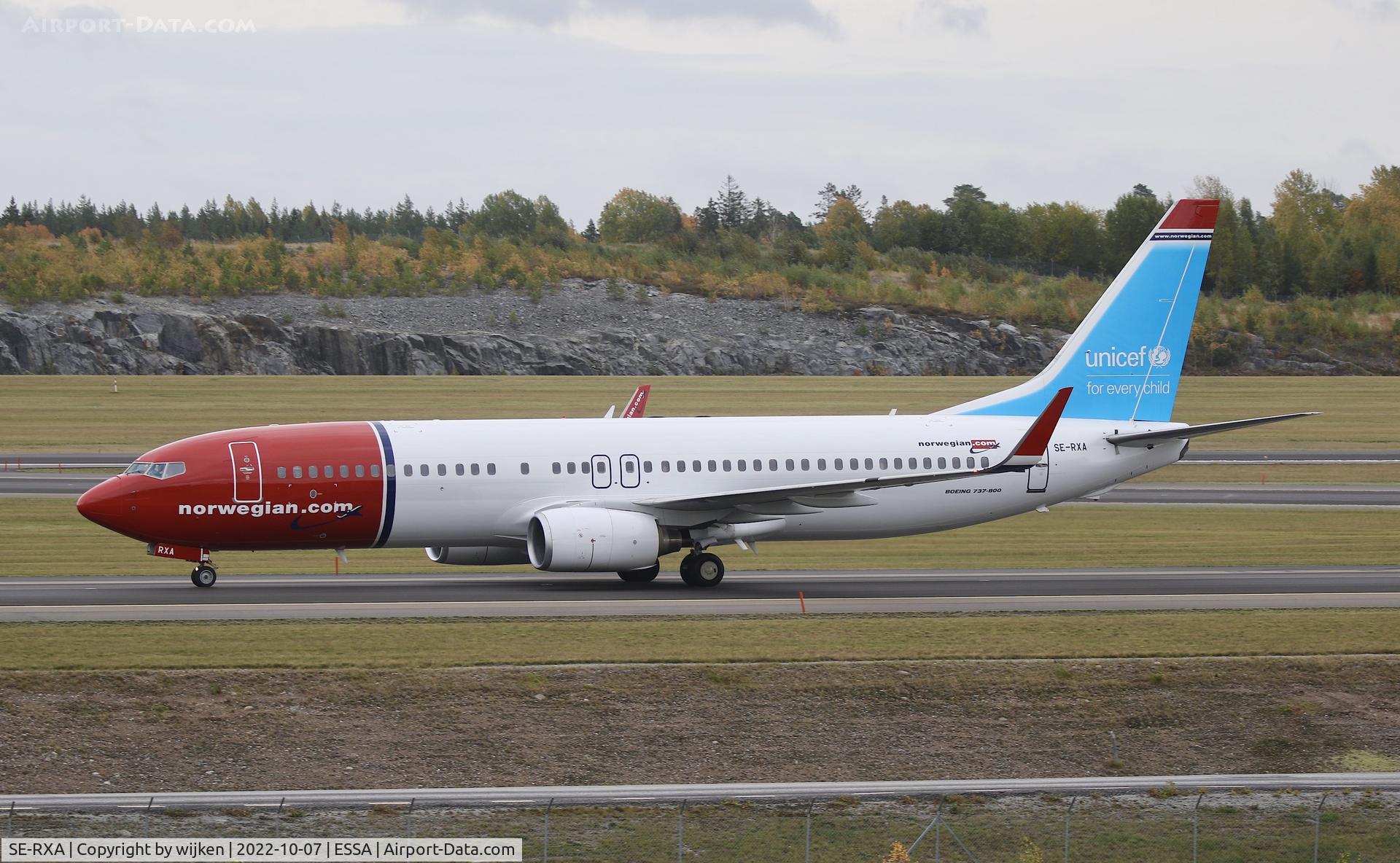 SE-RXA, 2010 Boeing 737-84P C/N 35757, TWY W