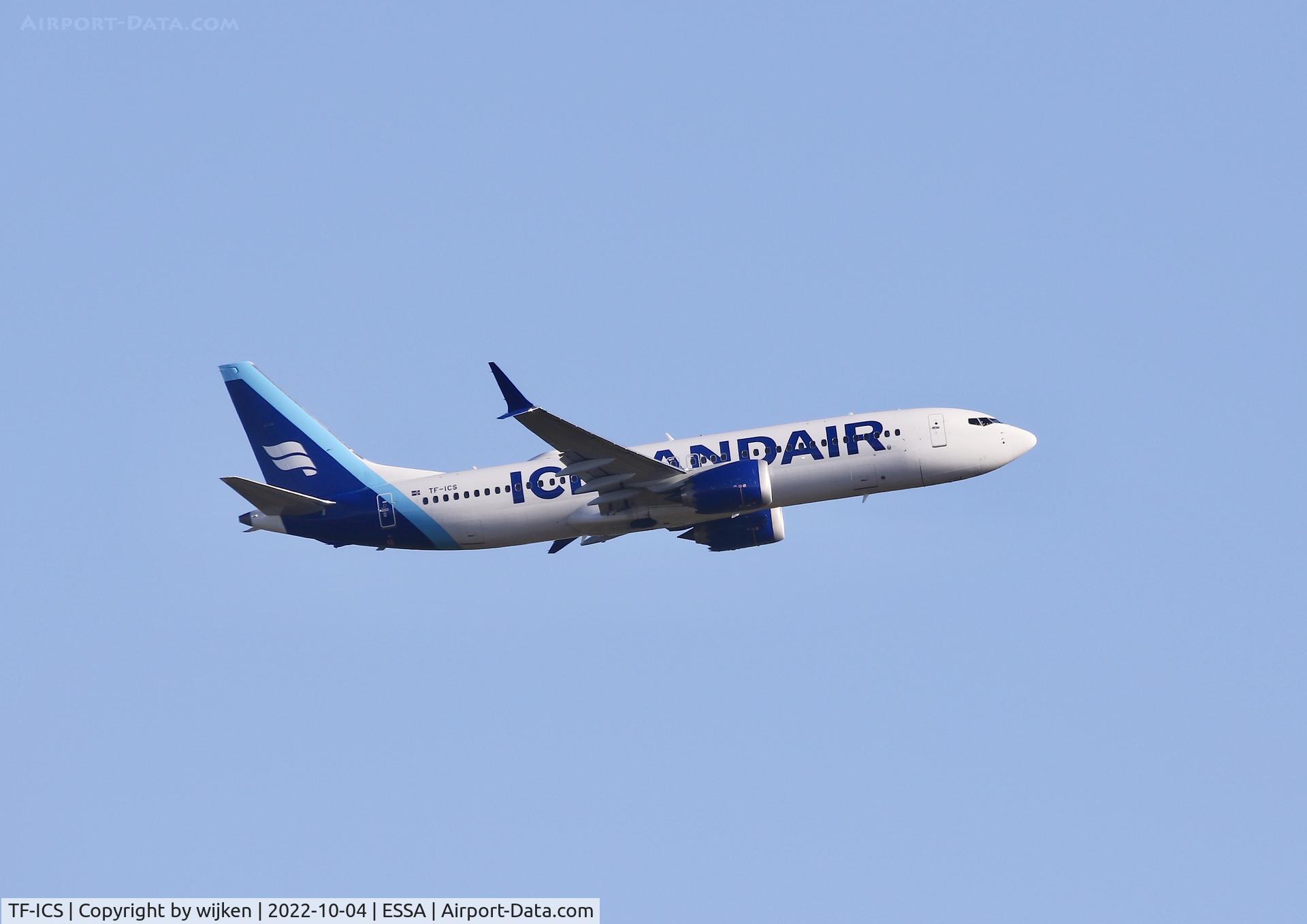 TF-ICS, 2022 Boeing 737-8 MAX C/N 44569, RWY 19R