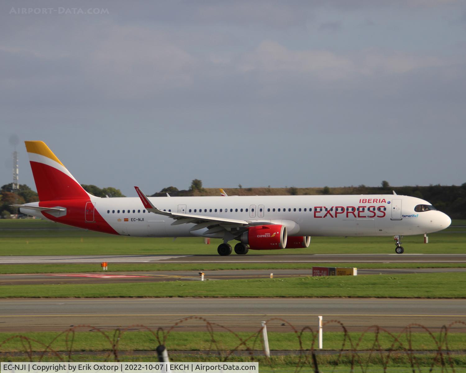 EC-NJI, 2020 Airbus A321-251NX C/N 10071, EC-NJI taking off rw 22L