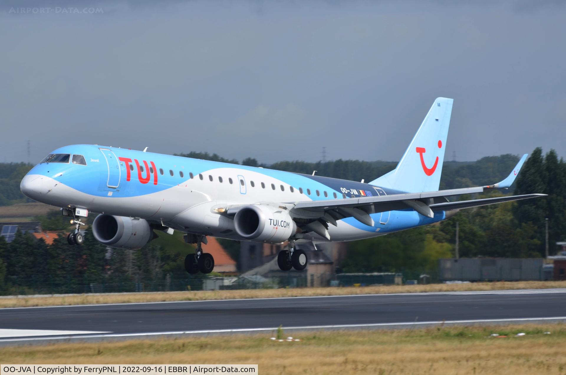 OO-JVA, 2015 Embraer 190STD (ERJ-190-100STD) C/N 19000689, TUI ERJ190 landing