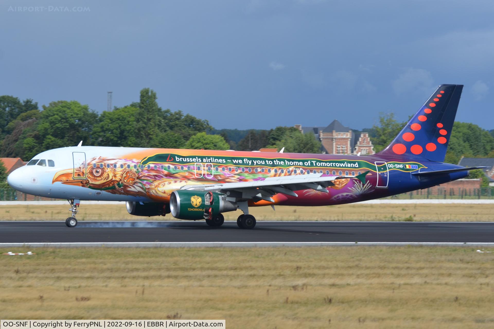 OO-SNF, 2006 Airbus A320-214 C/N 2810, Brussels A320 advertising for the Tomorrowland festival
