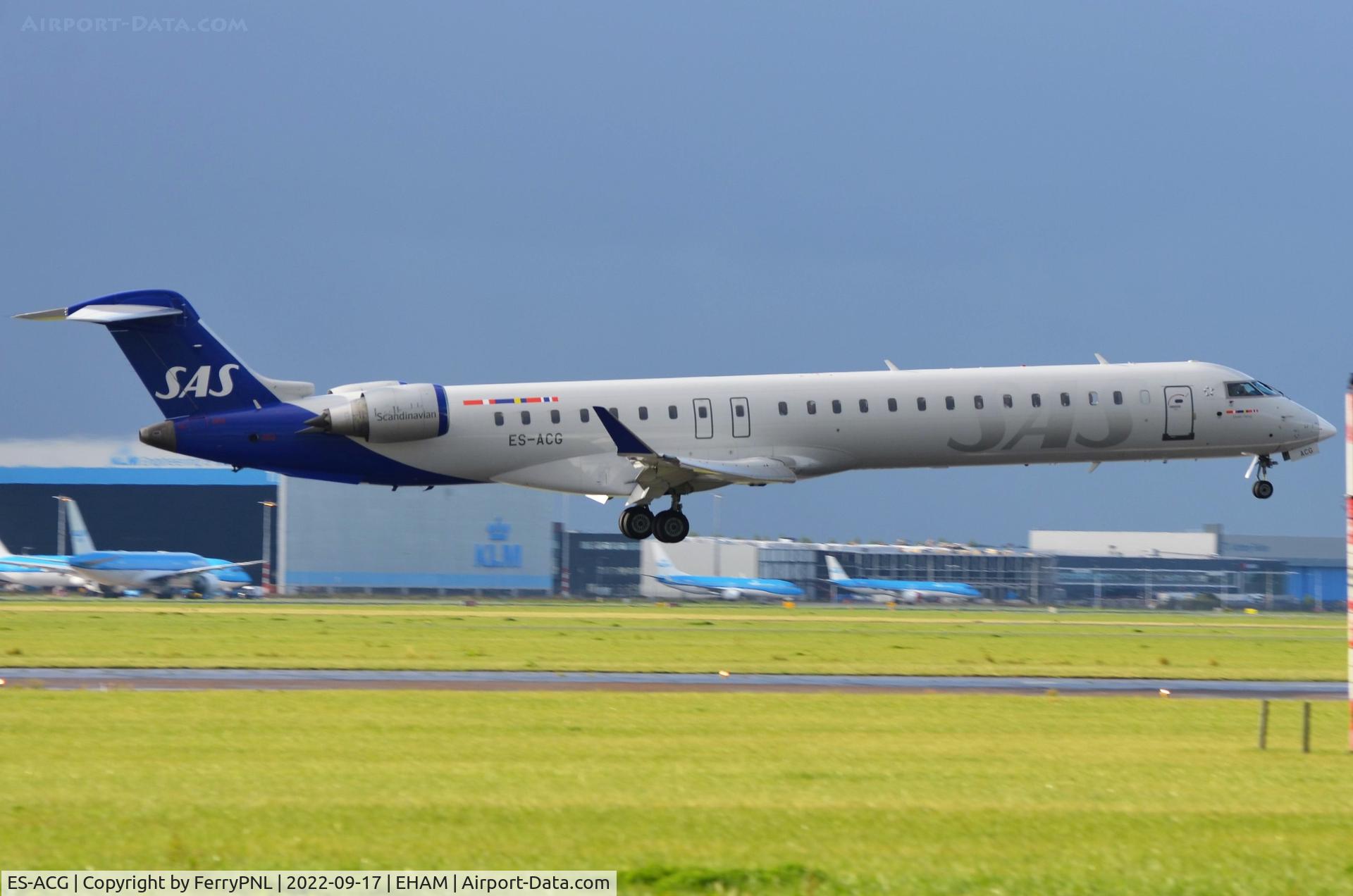ES-ACG, 2012 Bombardier CRJ-900 NG (CL-600-2D24) C/N 15277, SAS CL900 landing