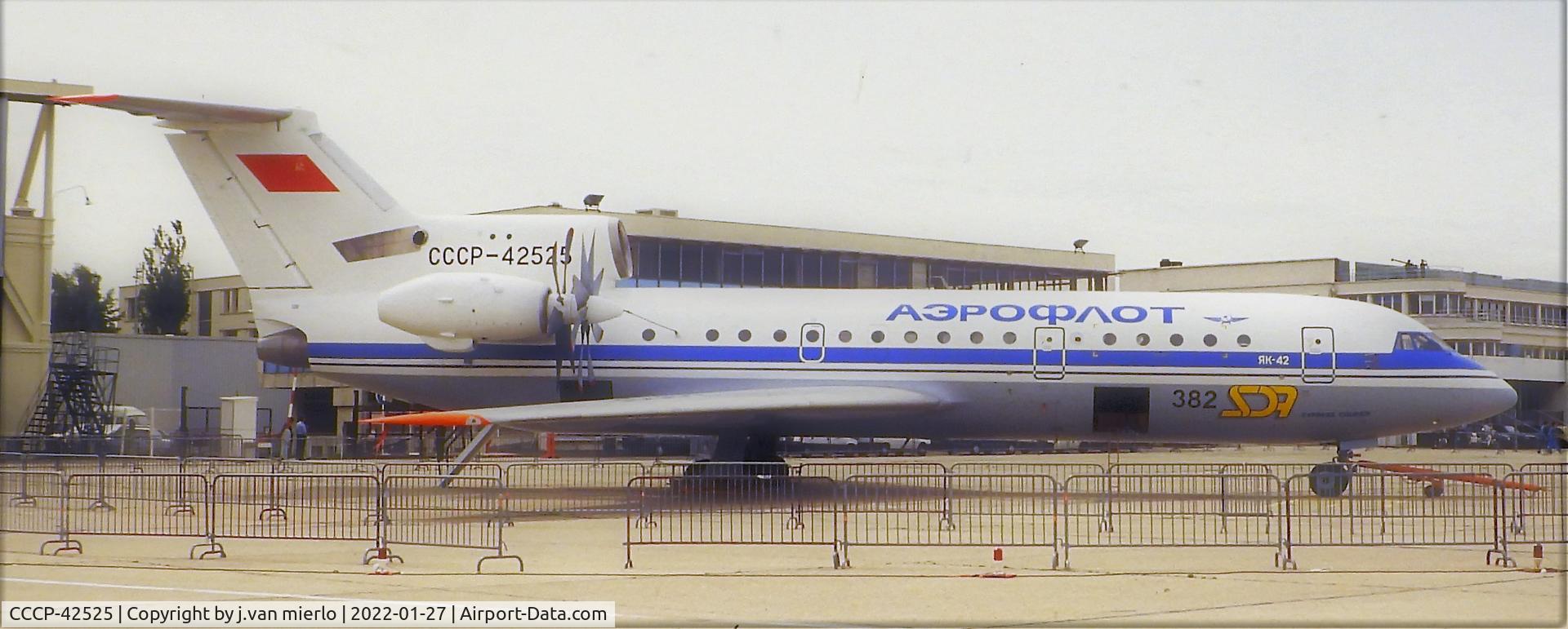 CCCP-42525, 1980 Yakovlev Yak-42LL C/N 03-07, Slide scan Le Bourget