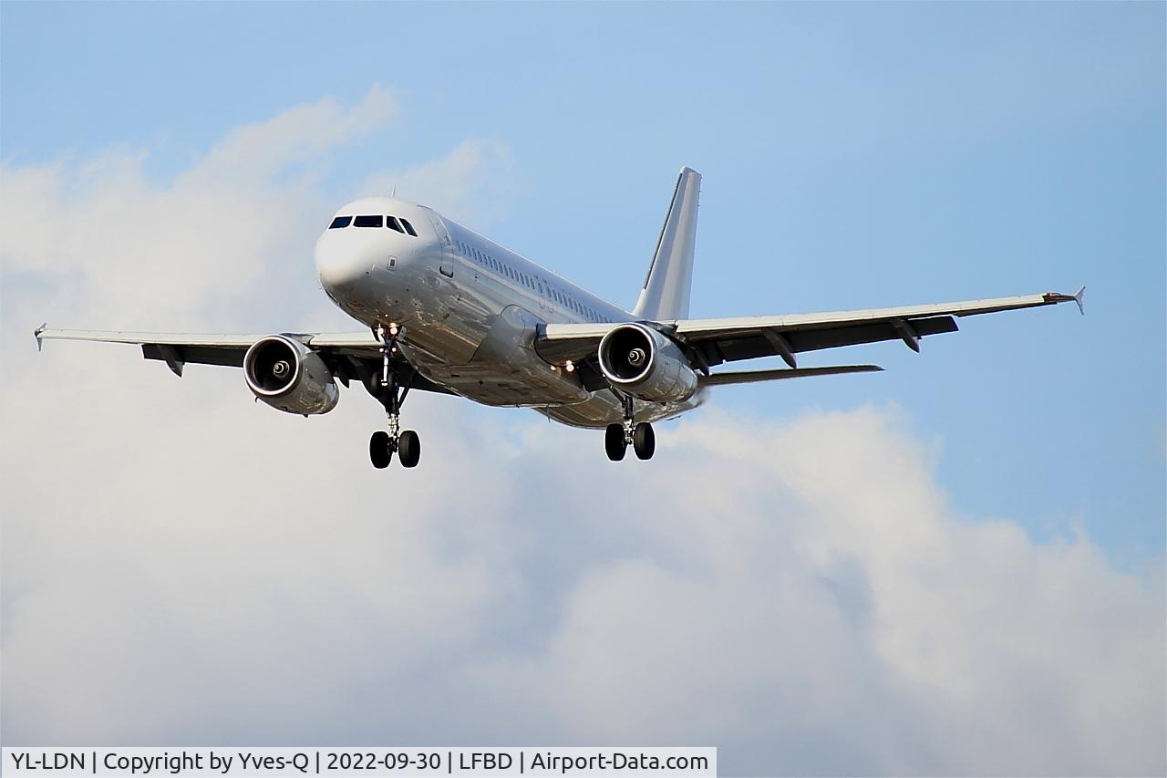 YL-LDN, 2008 Airbus A320-232 C/N 3641, Airbus A320-232, Short approach rwy 23, Bordeaux Mérignac airport (LFBD-BOD)