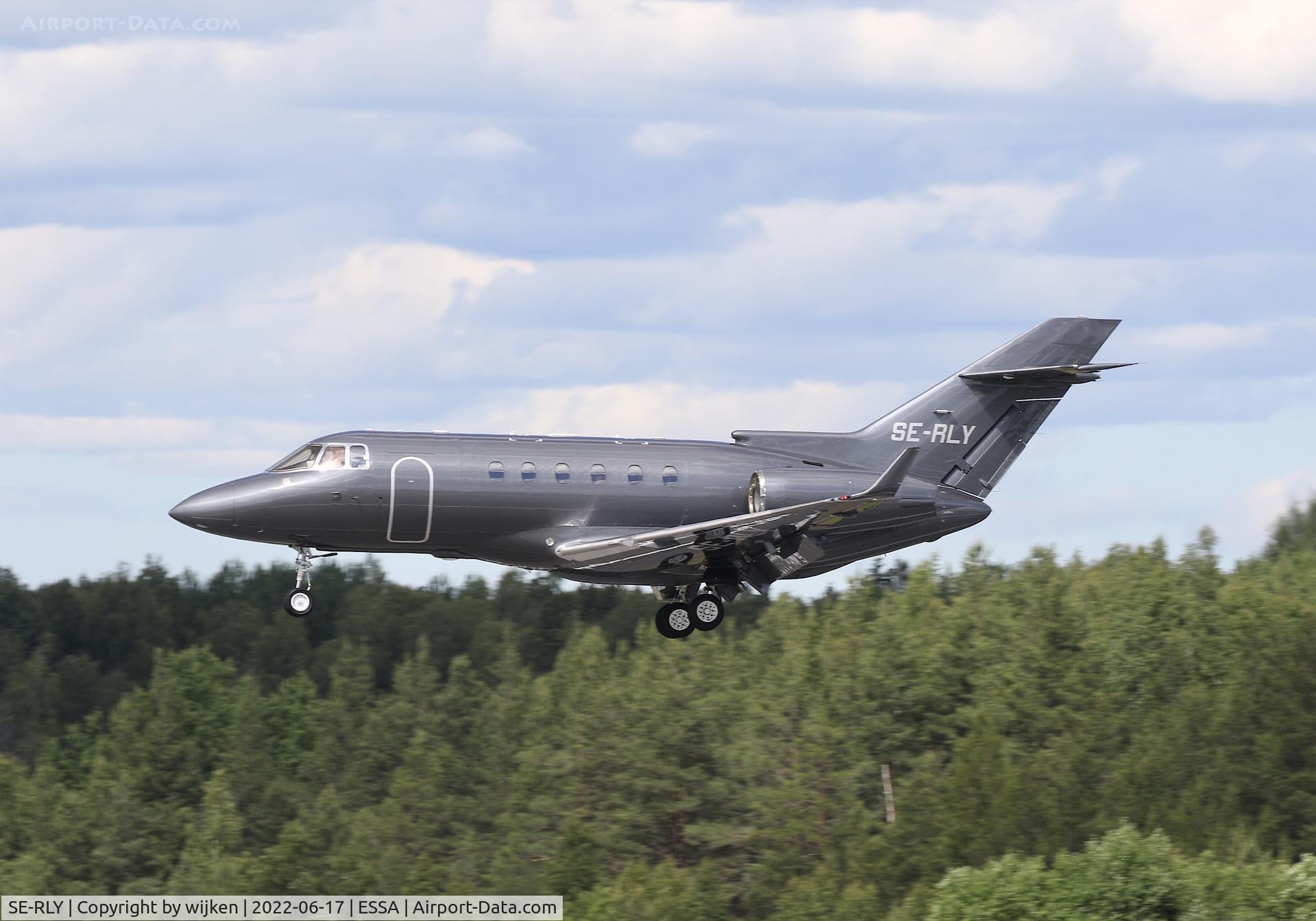 SE-RLY, 2011 Hawker Beechcraft 900XP C/N HA-0182, RWY 26