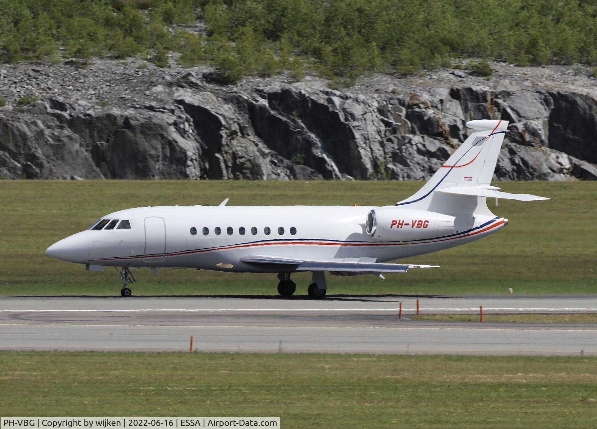 PH-VBG, 2003 Dassault Falcon 2000EX C/N 005, RWY 01R