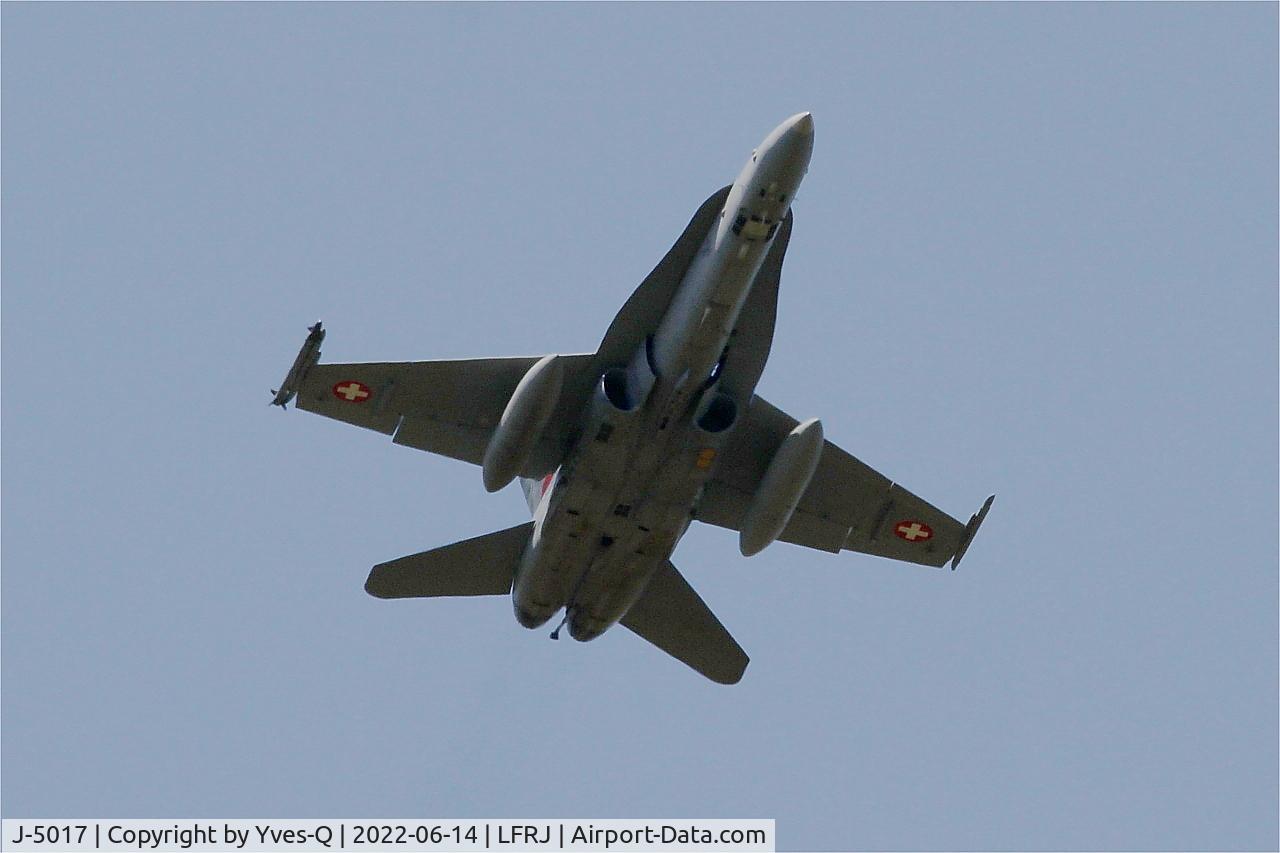 J-5017, McDonnell Douglas F/A-18C Hornet C/N 1365/SFC017, McDonnell Douglas FA-18C Hornet, Take off rwy 25, Landivisiau naval air base (LFRJ) Ocean Hit 22