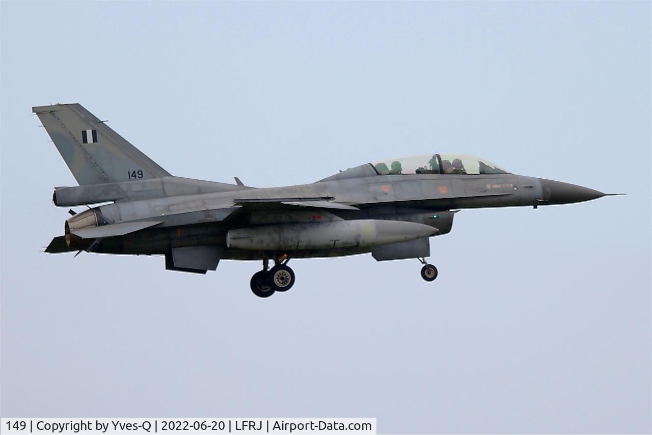 149, 1988 General Dynamics F-16D Fighting Falcon C/N 2Z-6, General Dynamics F-16C Fighting Falcon, Short approach rwy 07, Landivisiau naval air base (LFRJ) Ocean Hit 22