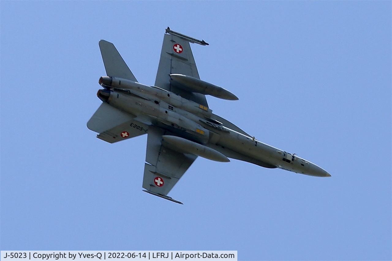 J-5023, McDonnell Douglas F/A-18C Hornet C/N 1372/SFC023, McDonnell Douglas FA-18C Hornet, Break over Landivisiau naval air base (LFRJ) Ocean Hit 22