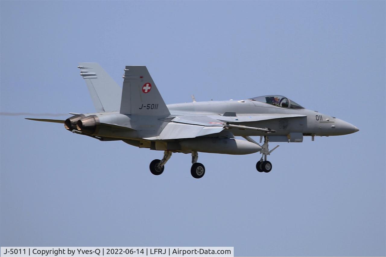 J-5011, McDonnell Douglas F/A-18C Hornet C/N 1351, McDonnell Douglas FA-18C Hornet, On final rwy 07, Landivisiau naval air base (LFRJ) Ocean Hit 22