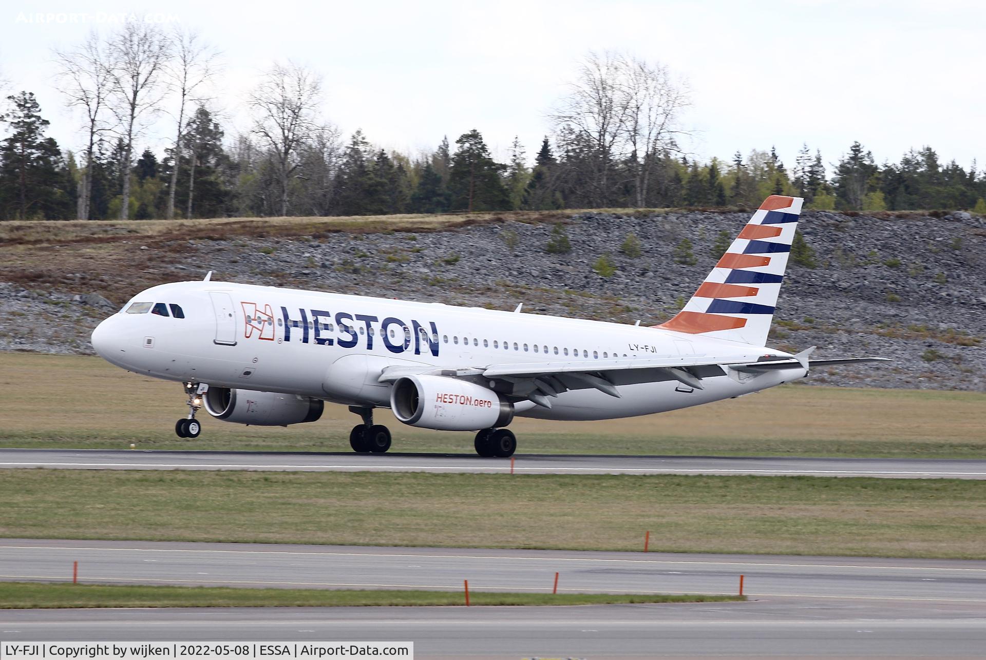 LY-FJI, 2004 Airbus A320-232 C/N 2157, RWY 01R