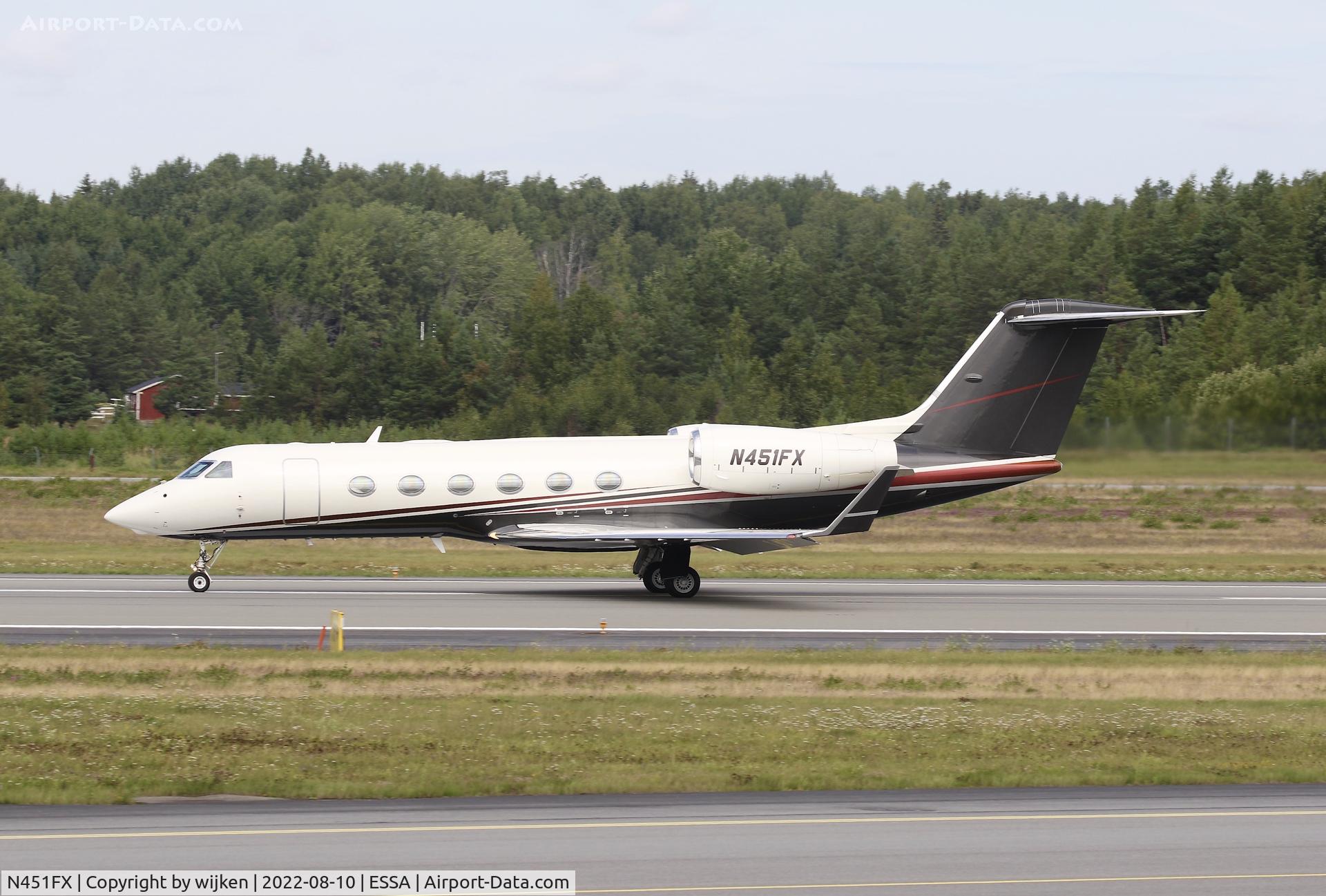N451FX, 2015 Gulfstream Aerospace GIV-X (G450) C/N 4332, RWY 26