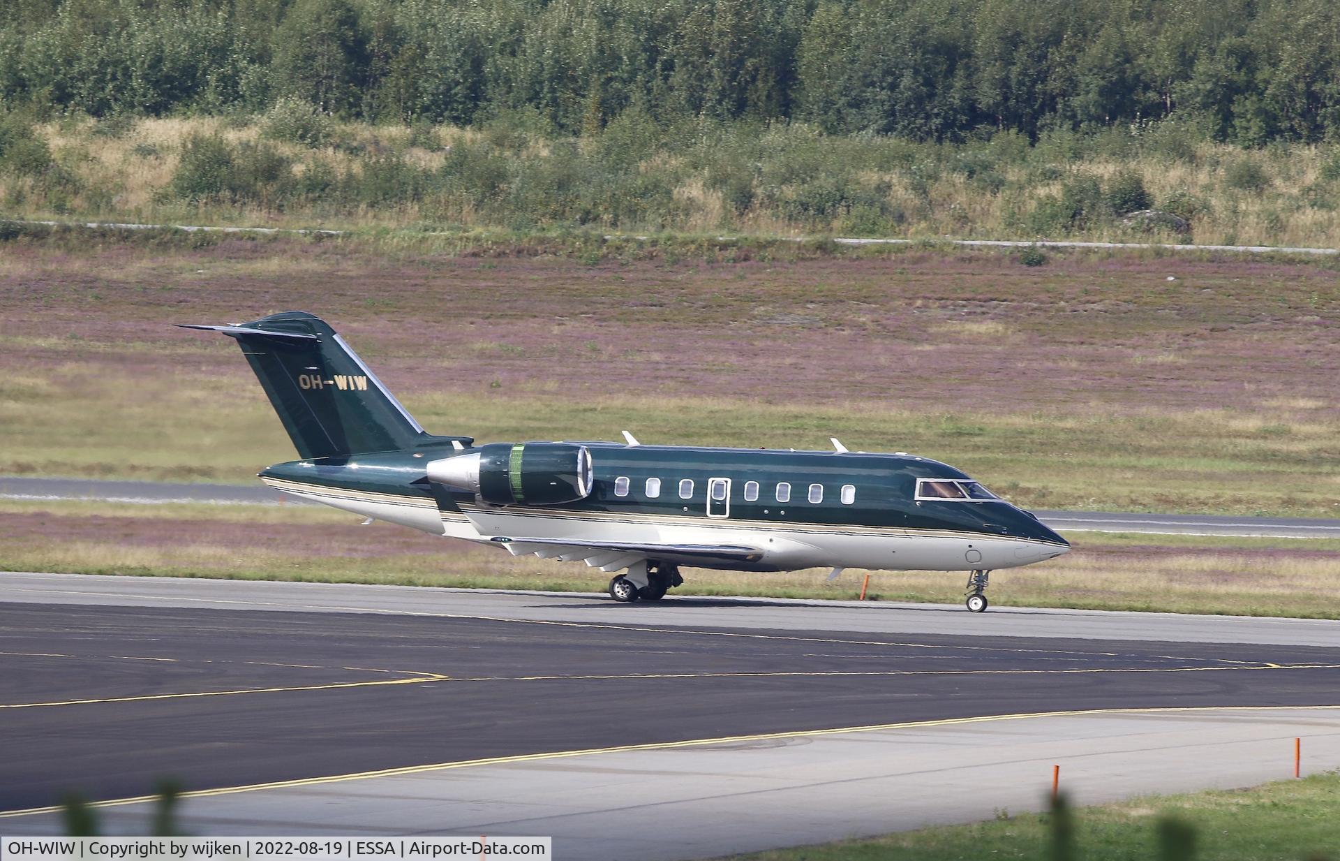 OH-WIW, 2020 Bombardier CL650 Challenger C/N 6151, TWY X