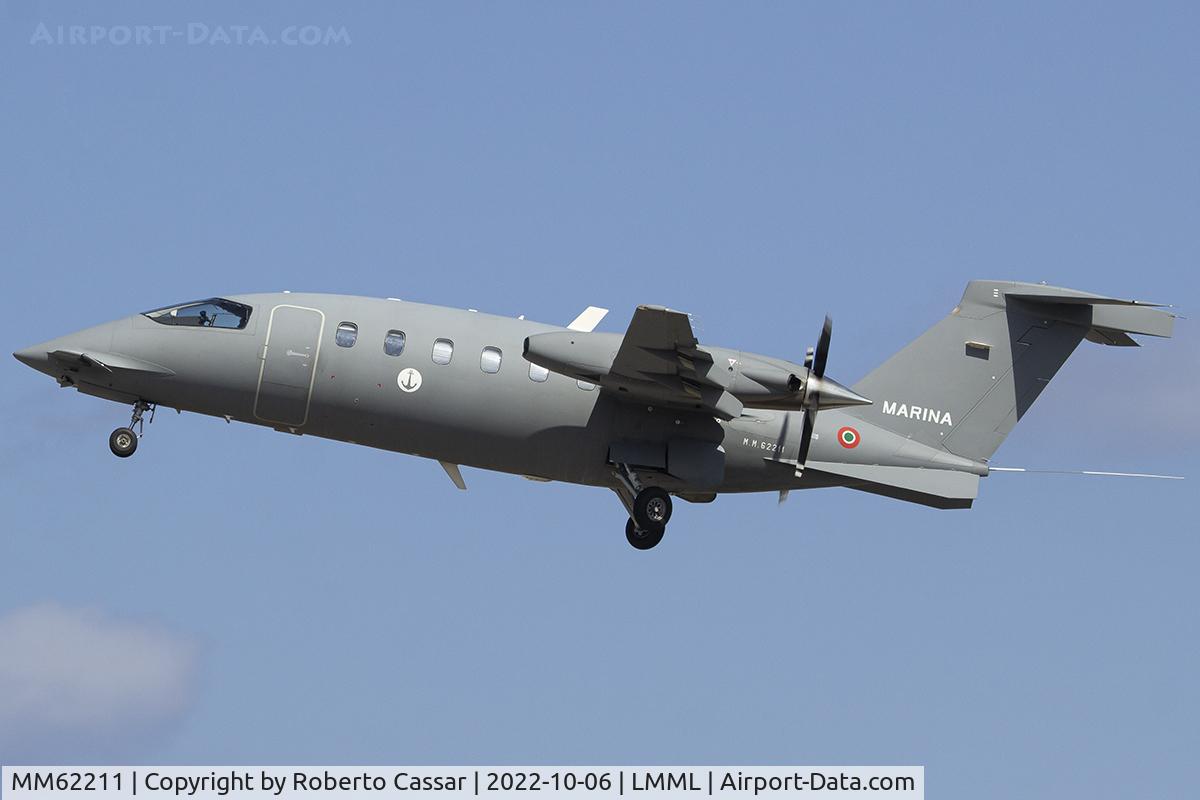 MM62211, 2004 Piaggio P-180AM Avanti C/N 1085, Runway 31