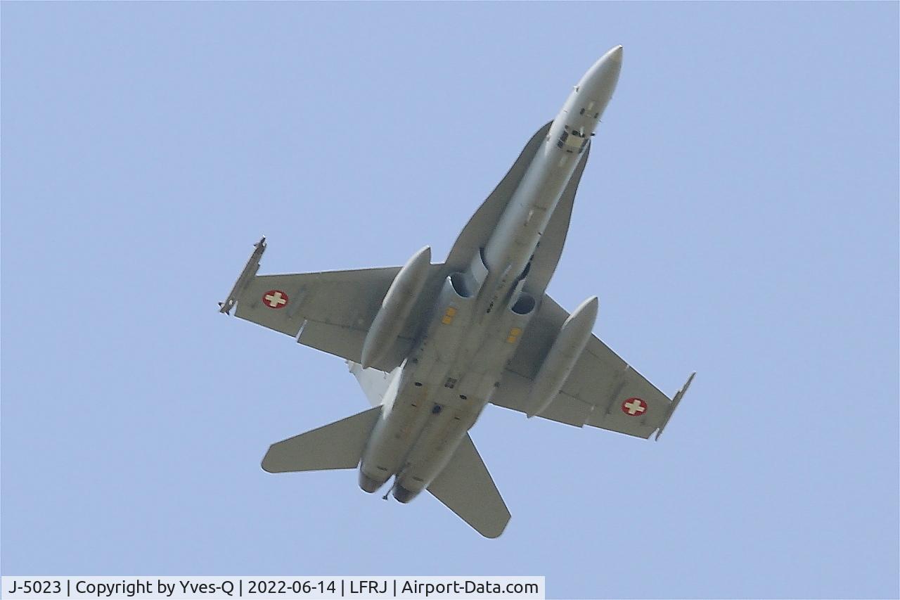 J-5023, McDonnell Douglas F/A-18C Hornet C/N 1372/SFC023, McDonnell Douglas FA-18C Hornet, Take off rwy 25, Landivisiau naval air base (LFRJ) Ocean Hit 22