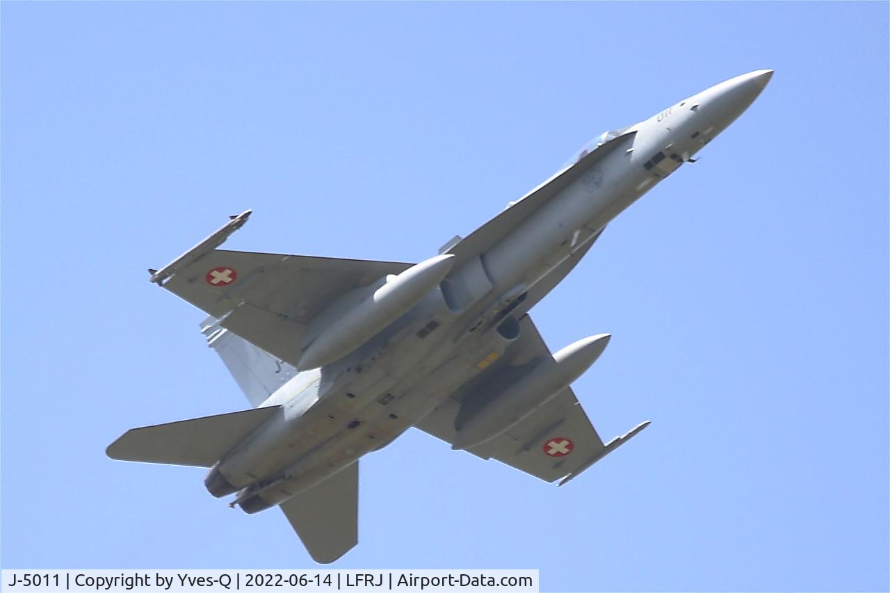 J-5011, McDonnell Douglas F/A-18C Hornet C/N 1351, McDonnell Douglas FA-18C Hornet, Climbing from rwy 25, Landivisiau naval air base (LFRJ) Ocean Hit 22