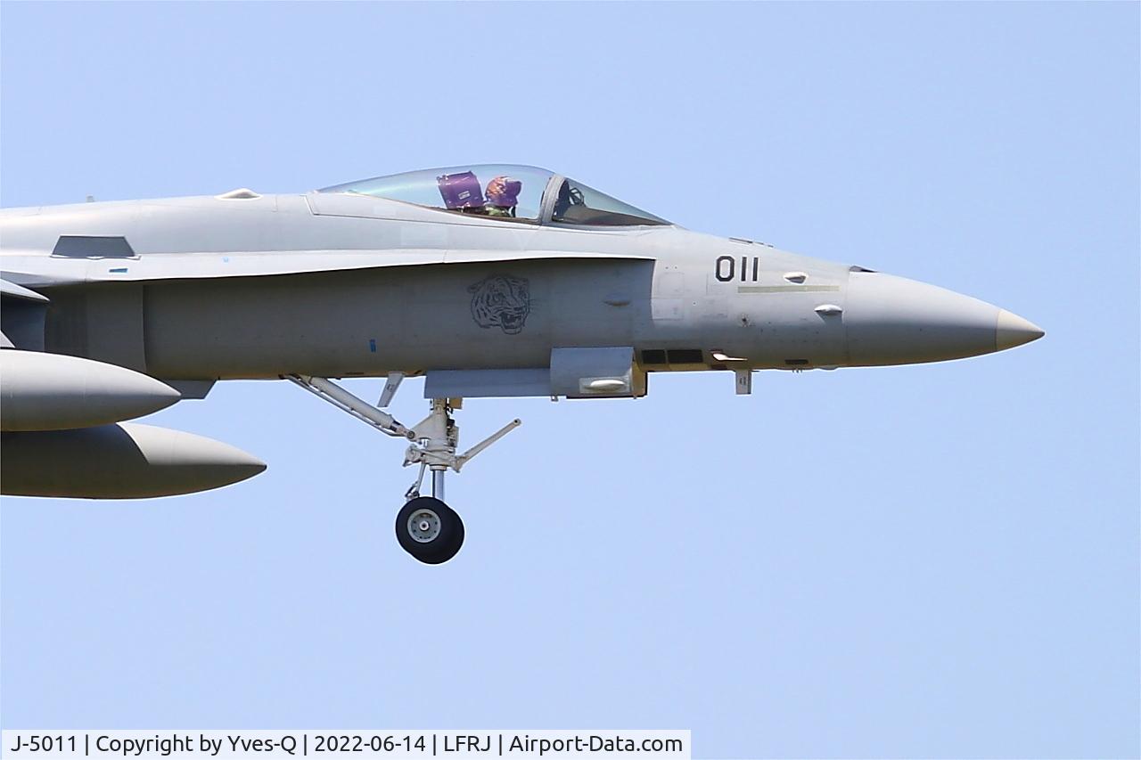 J-5011, McDonnell Douglas F/A-18C Hornet C/N 1351, McDonnell Douglas FA-18C Hornet, On final rwy 07, Landivisiau naval air base (LFRJ) Ocean Hit 22