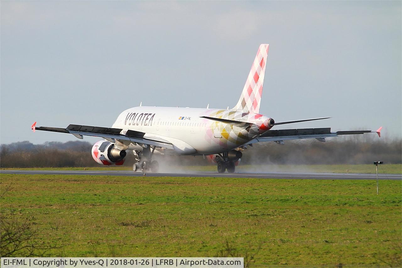 EI-FML, 2004 Airbus A319-111 C/N 2240, Airbus A319-111, Reverse thrust max landing rwy 25L, Brest-Bretagne airport (LFRB-BES)